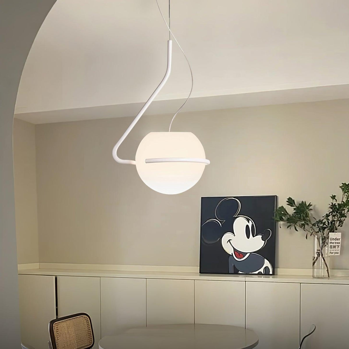 Minimalistisk cirkelformad pendellampa