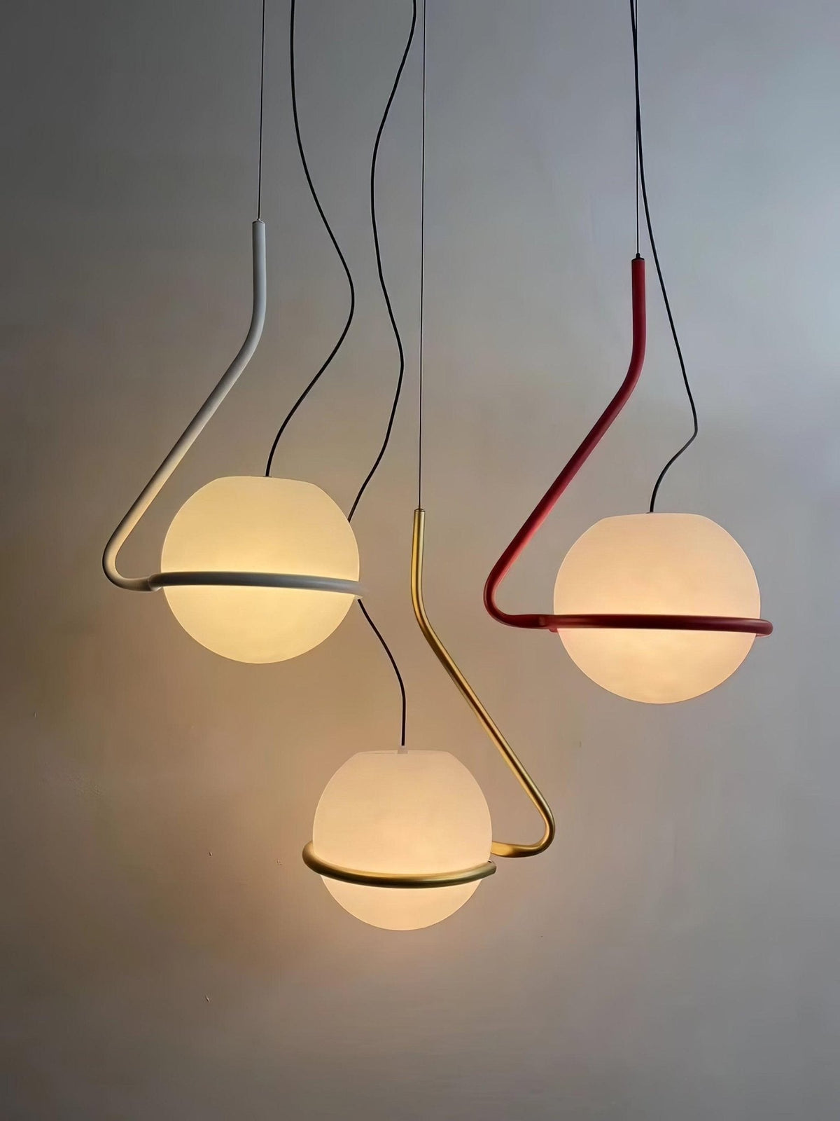 Minimalistisk cirkelformad pendellampa