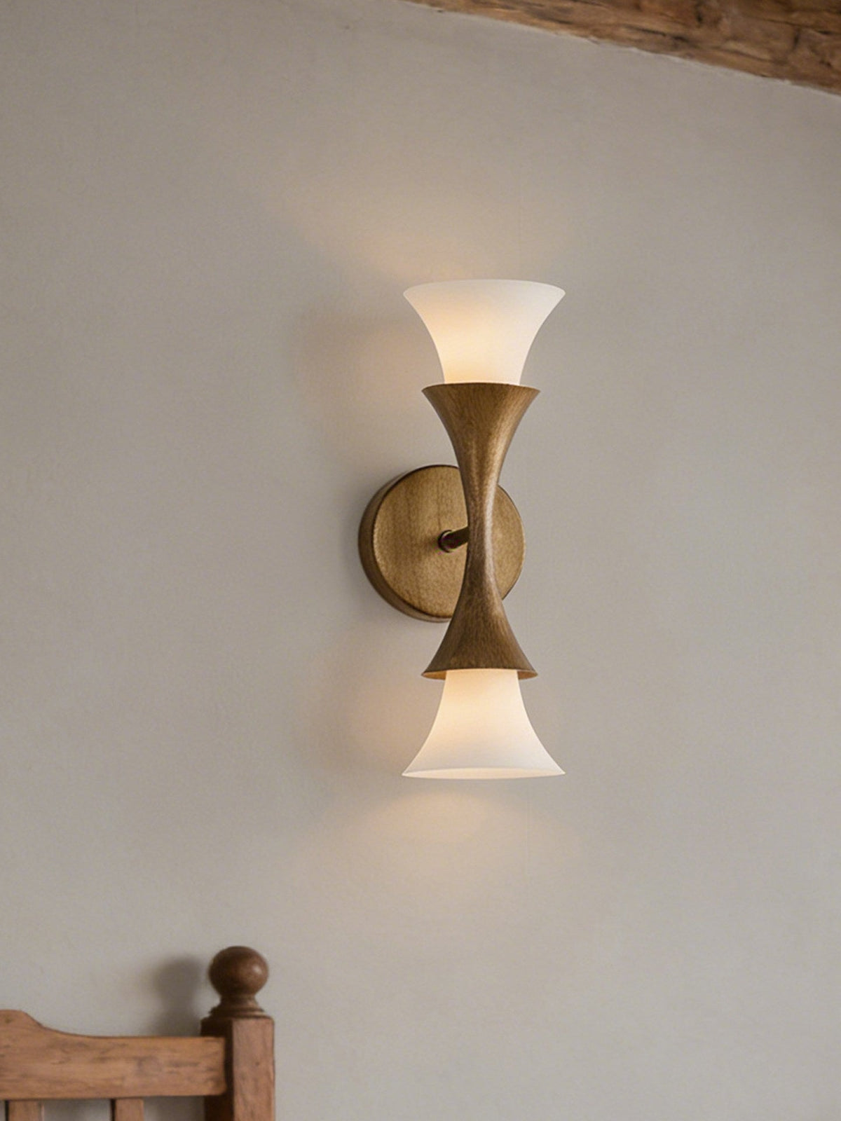Solalette vägglampa i mässing med dubbla koner