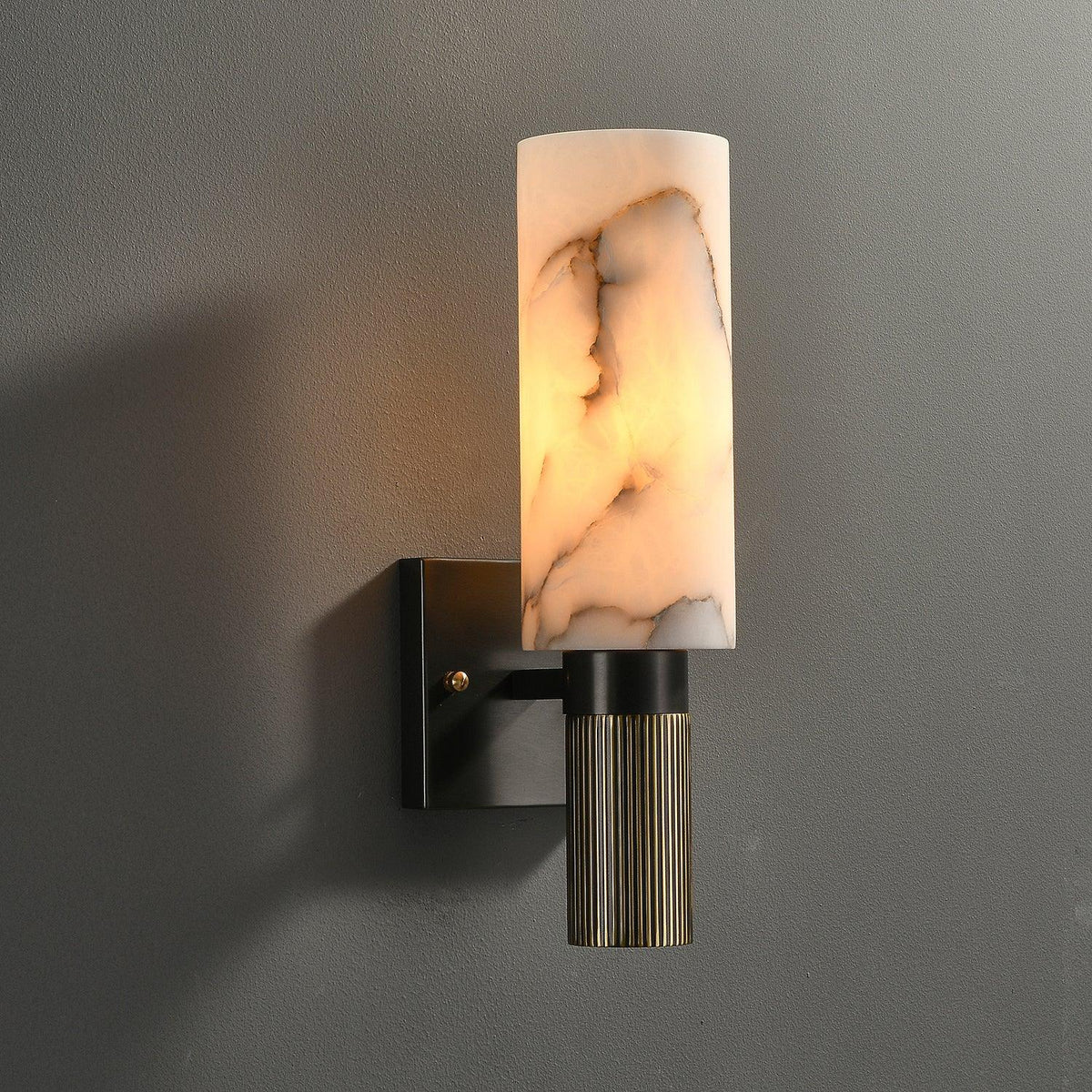 Aveninette væglampe i alabast