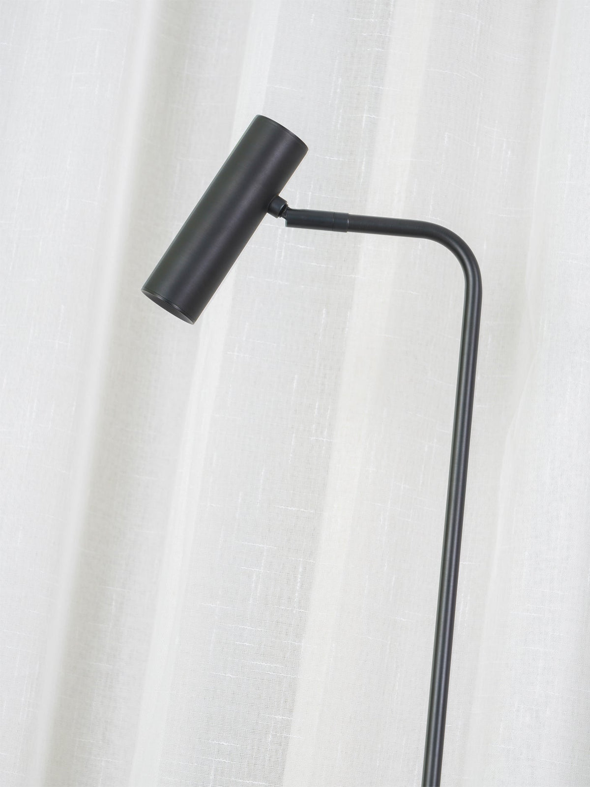 Nirixa industriell golvlampa i mässing