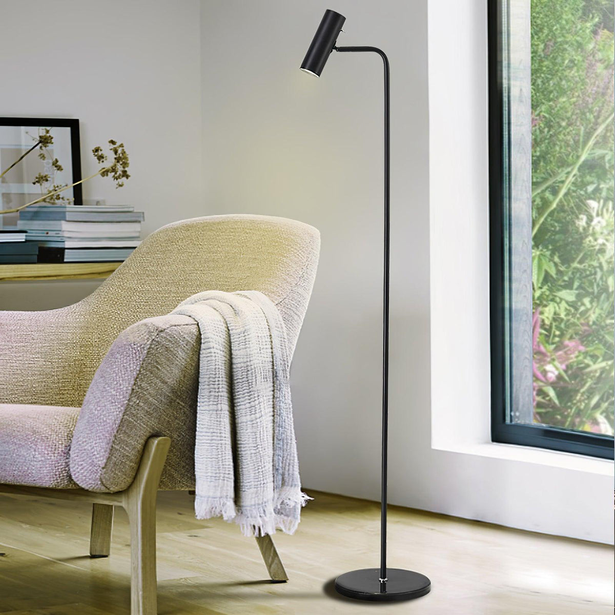Nirixa industriell golvlampa i mässing