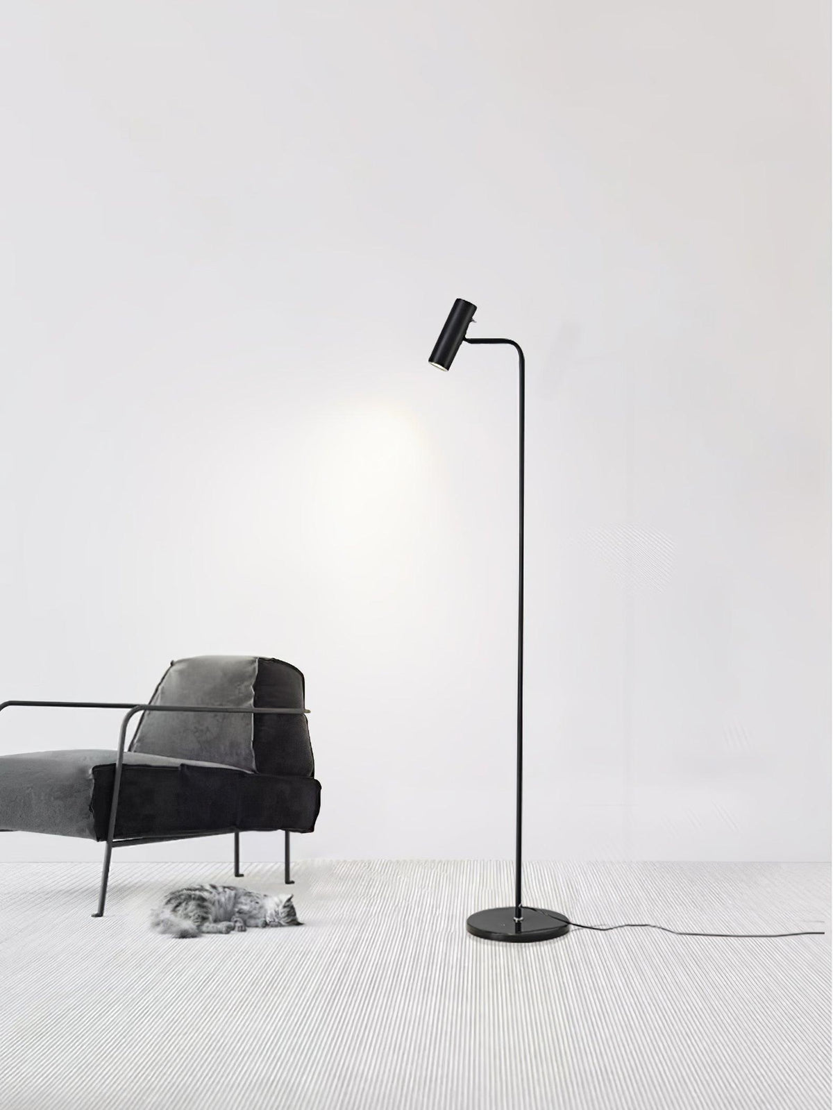 Nirixa industriell golvlampa i mässing
