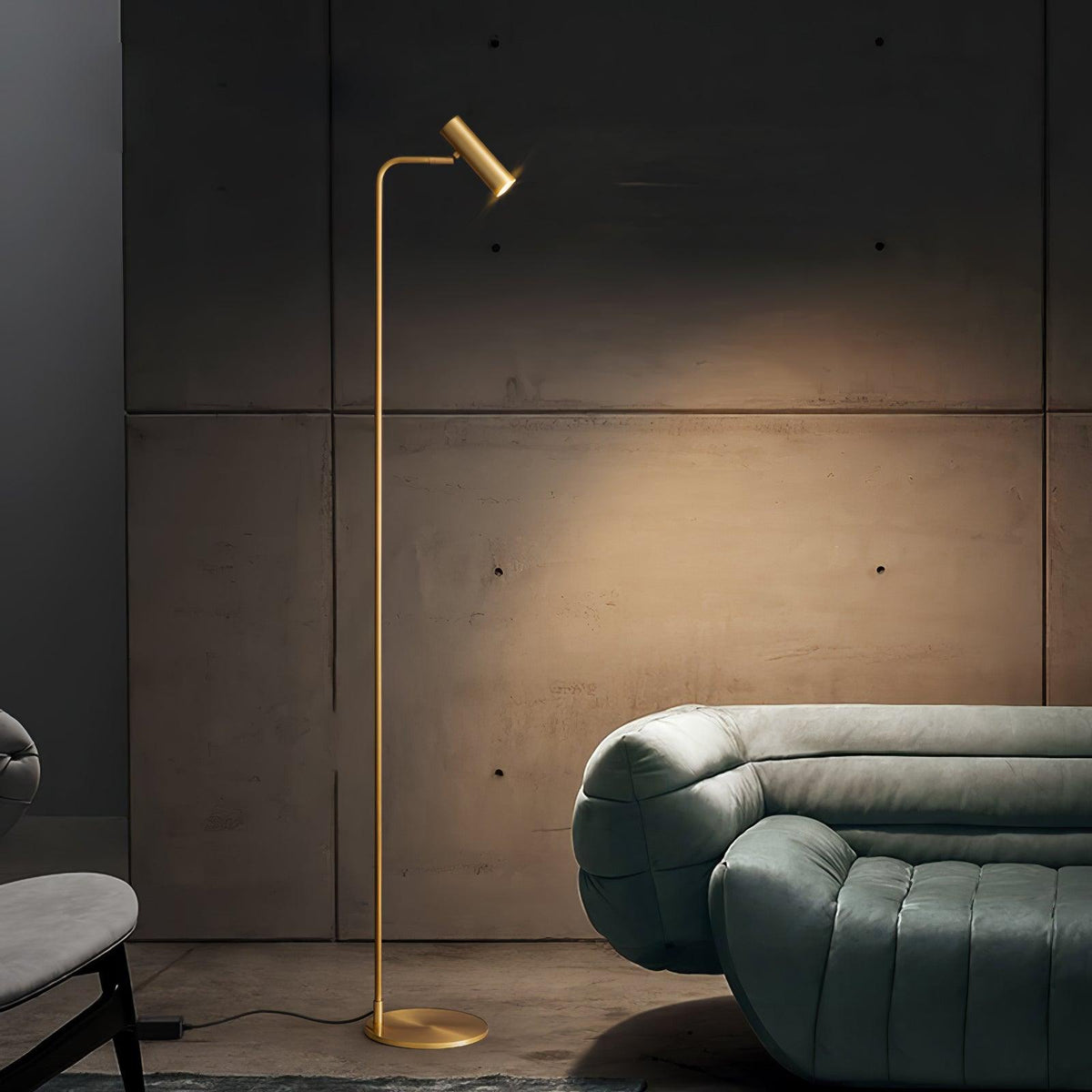 Nirixa industriell golvlampa i mässing