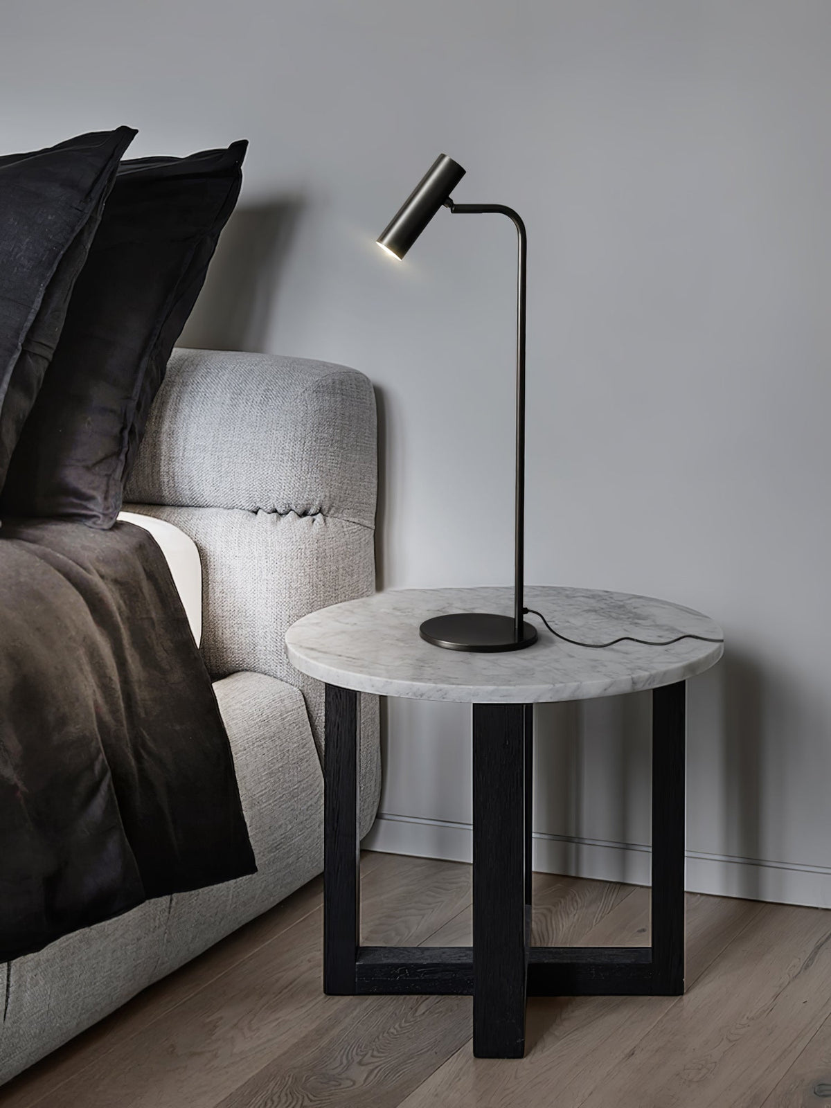 Briona industriell bordslampa i mässing