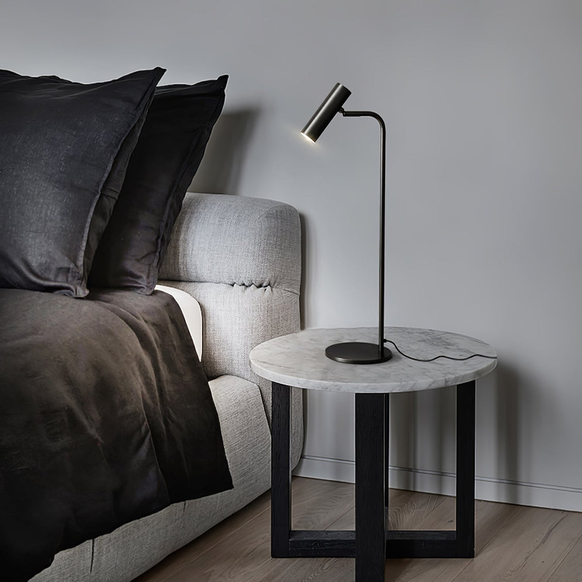 Briona industriell bordslampa i mässing