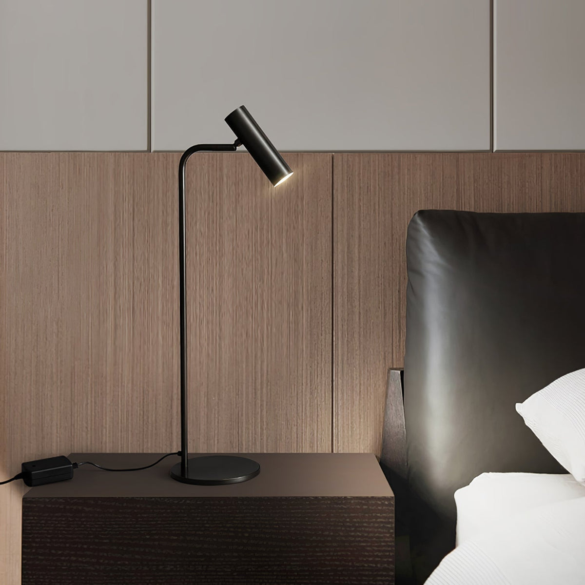 Briona industriell bordslampa i mässing