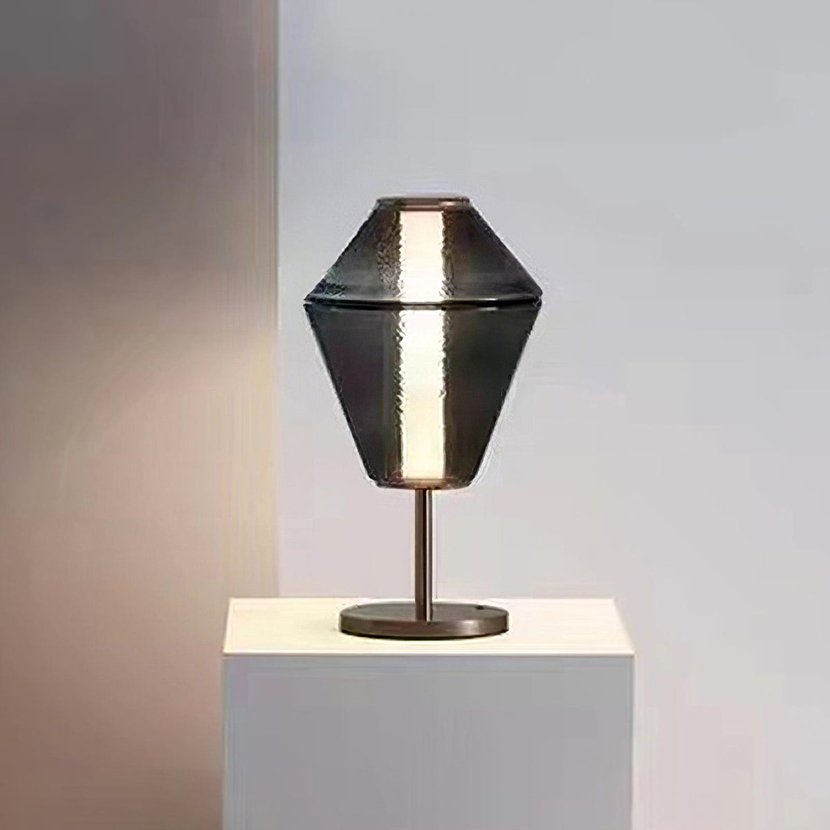Noraiella moderne bordlampe