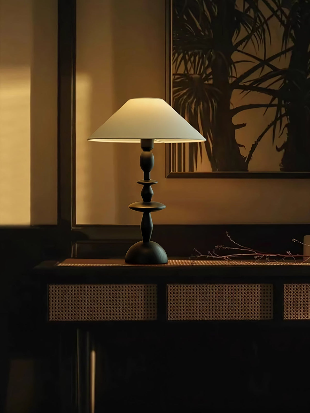 Halenir bordslampa i trä och tyg