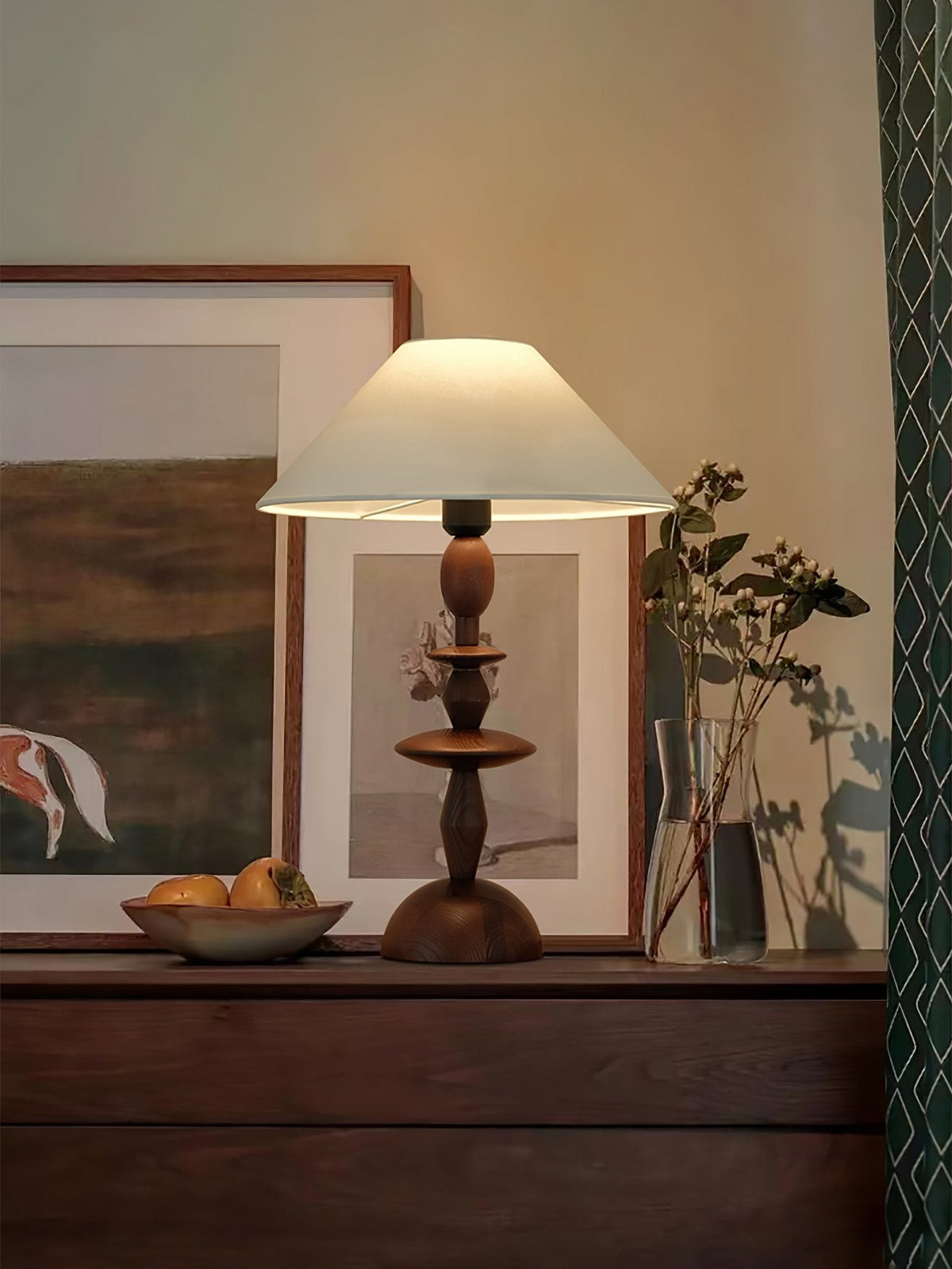 Halenir bordslampa i trä och tyg