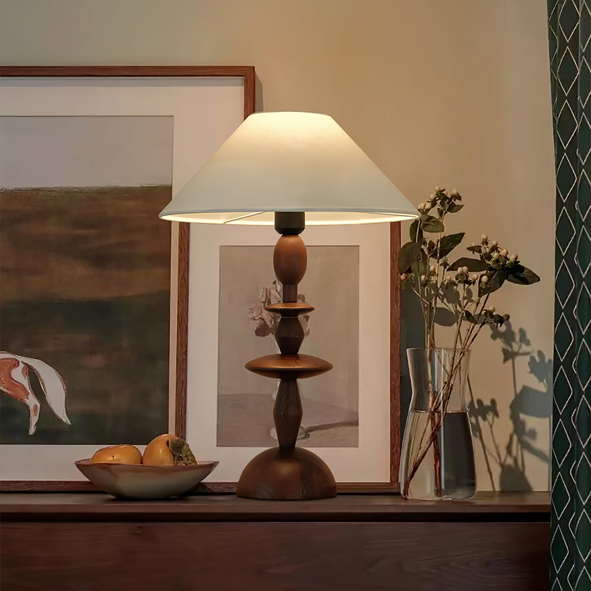 Halenir bordslampa i trä och tyg