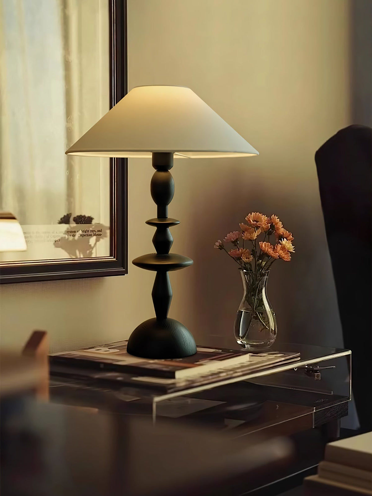 Halenir bordslampa i trä och tyg