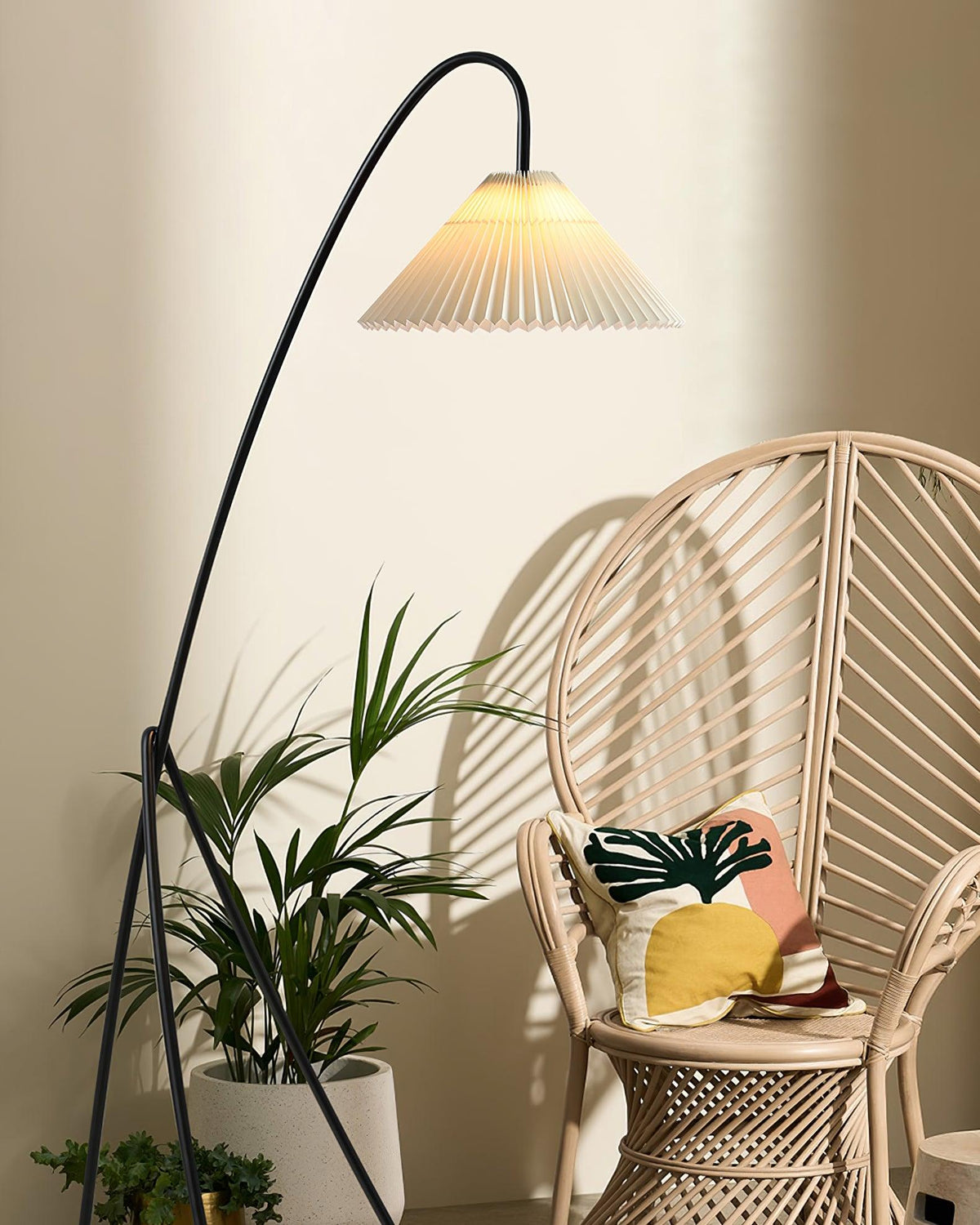 Norarette Floor Lamp