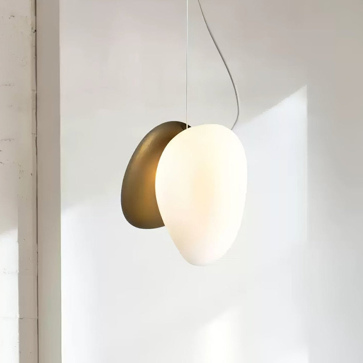Mervan pendellampe i matteret glas