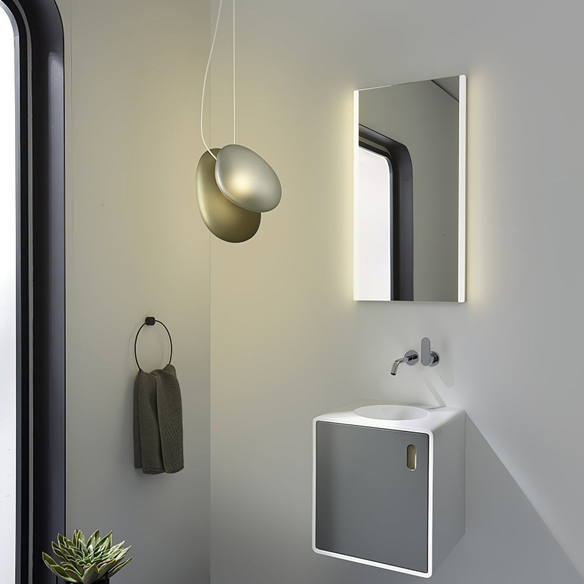 Mervan pendellampe i matteret glas