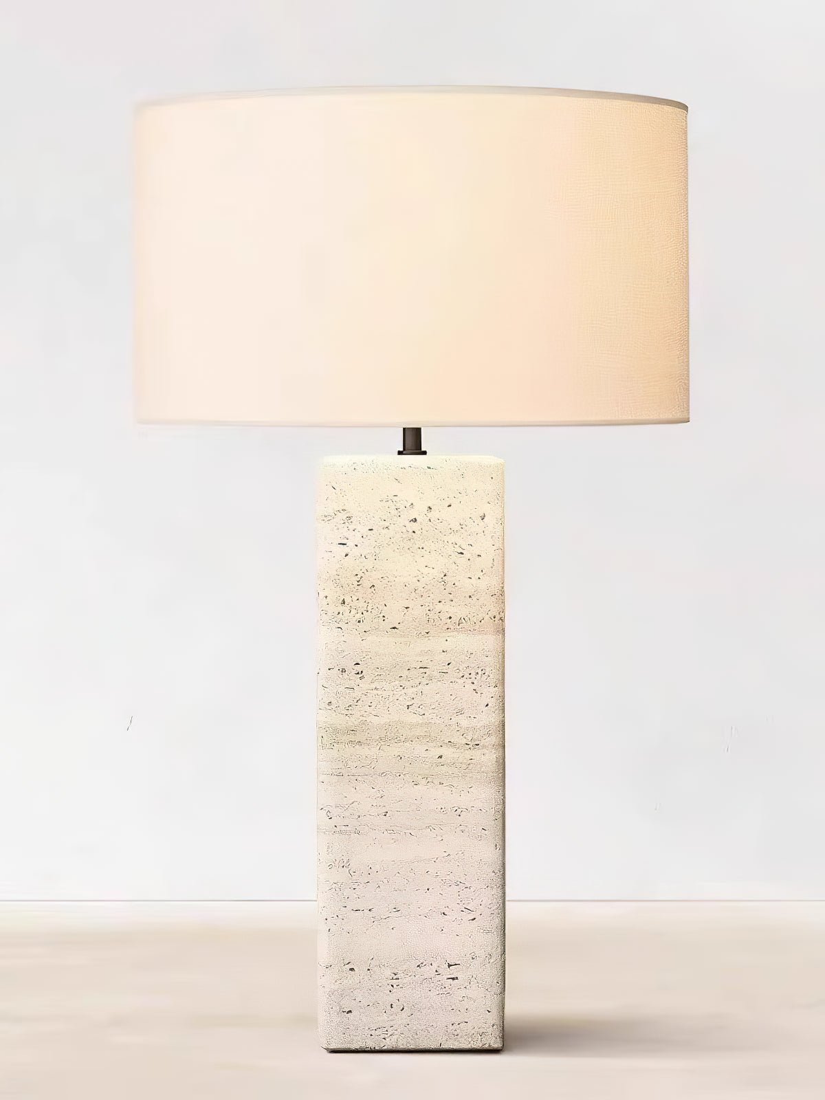 Candeeiro de mesa Tavarette com coluna de travertino
