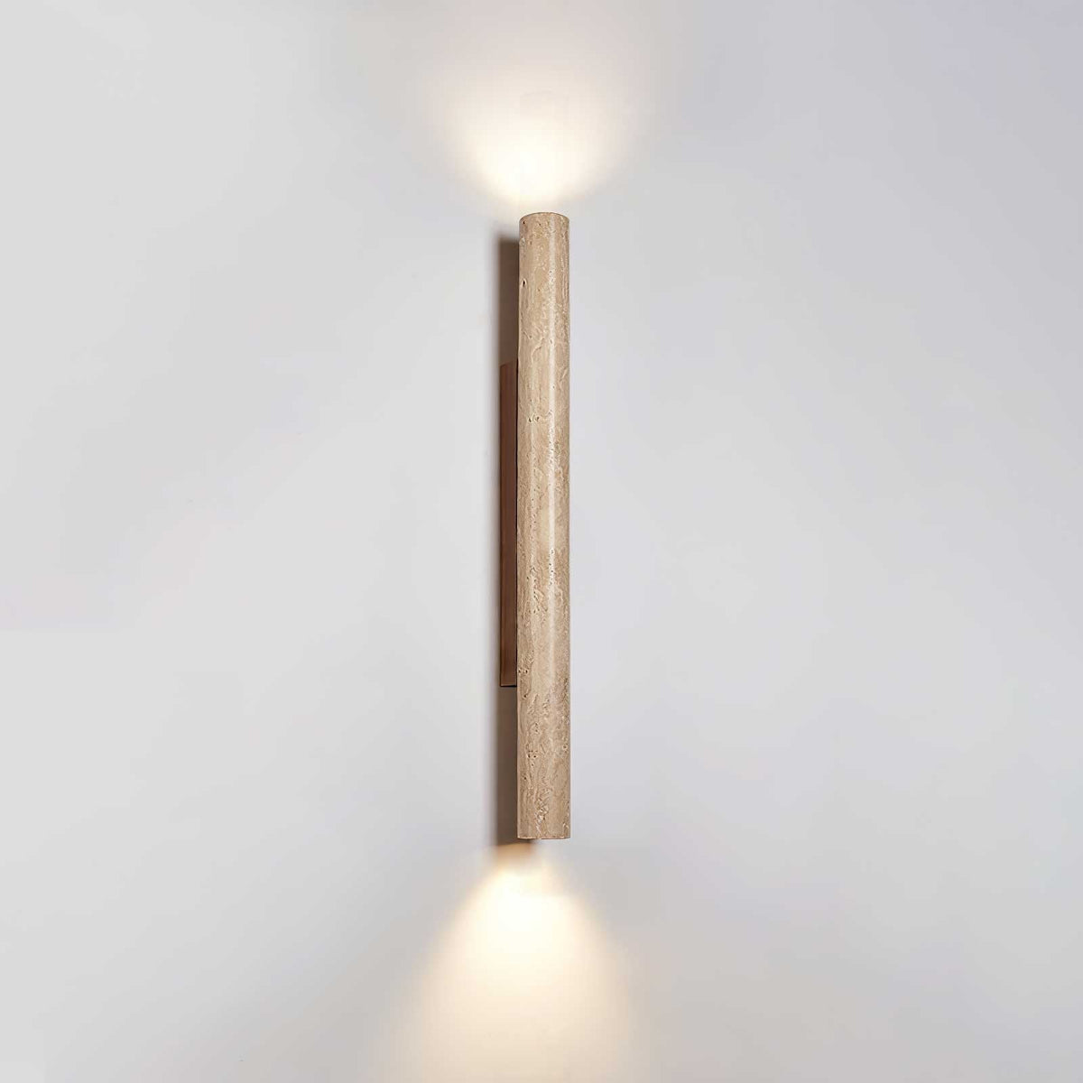 Noriira minimalistisk væglampe i travertin