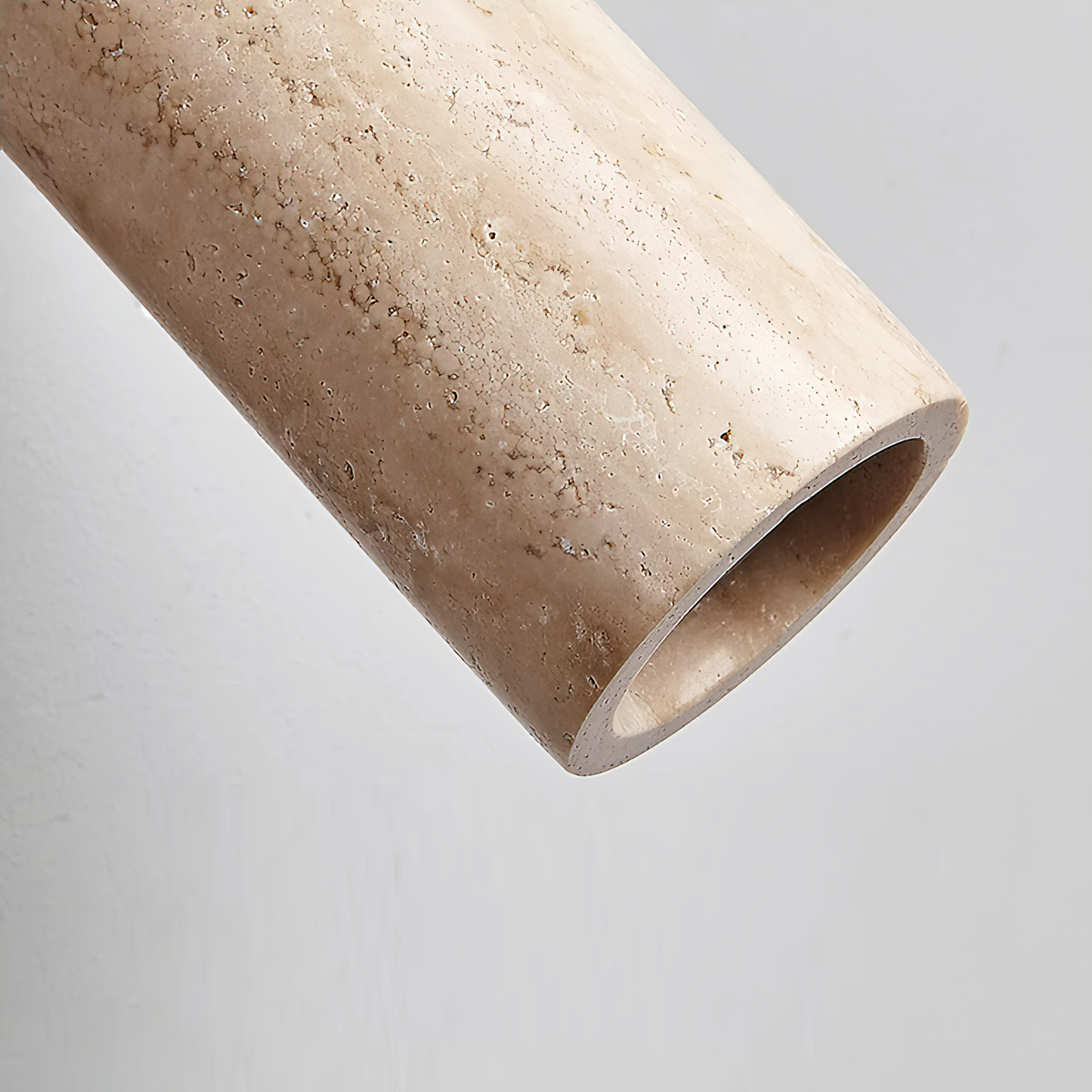 Seralella-travertiiniseinävalaisin