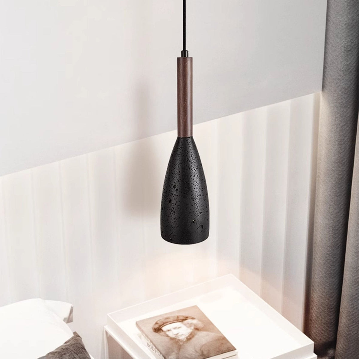 Nerian pendellampa i travertin med droppform