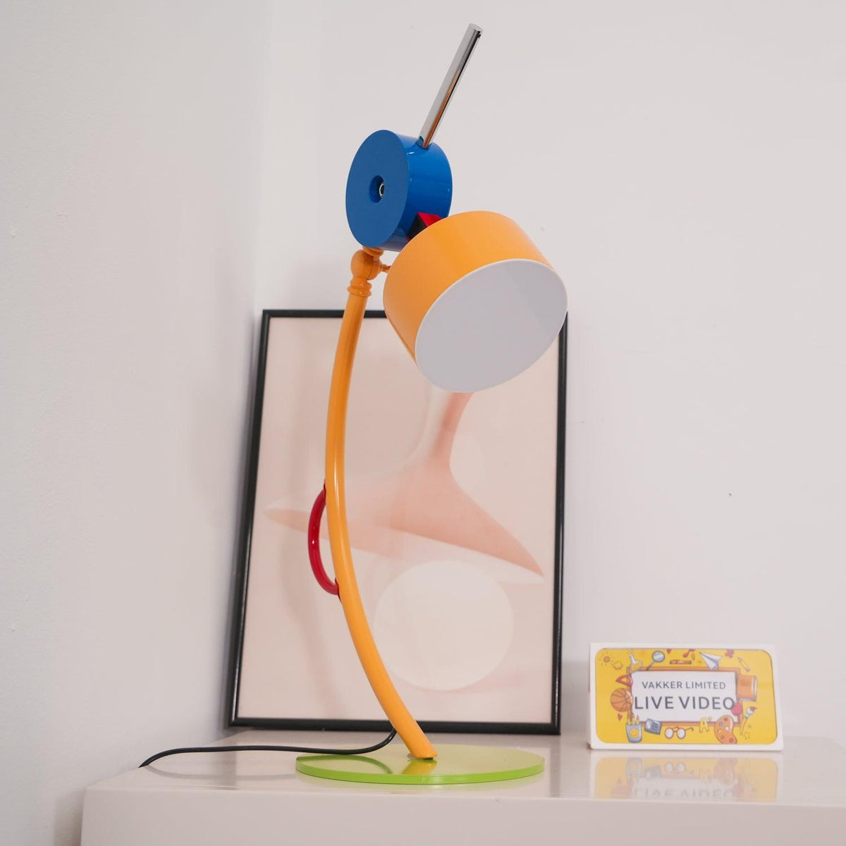 Niraneria kunstnerisk akrylbordlampe