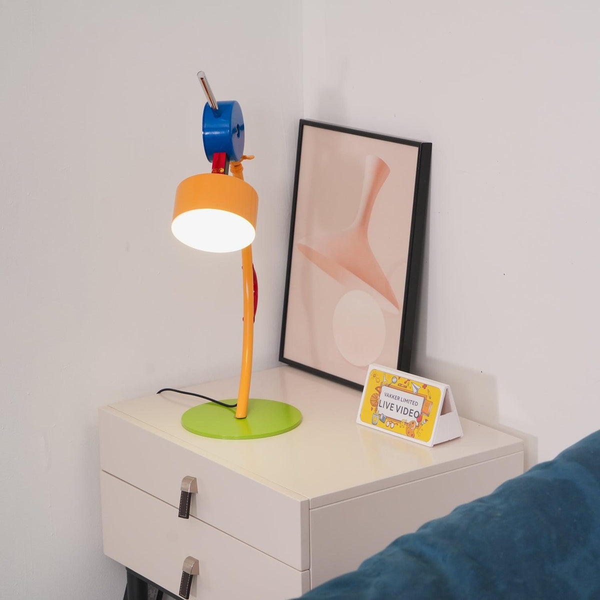 Niraneria kunstnerisk akrylbordlampe
