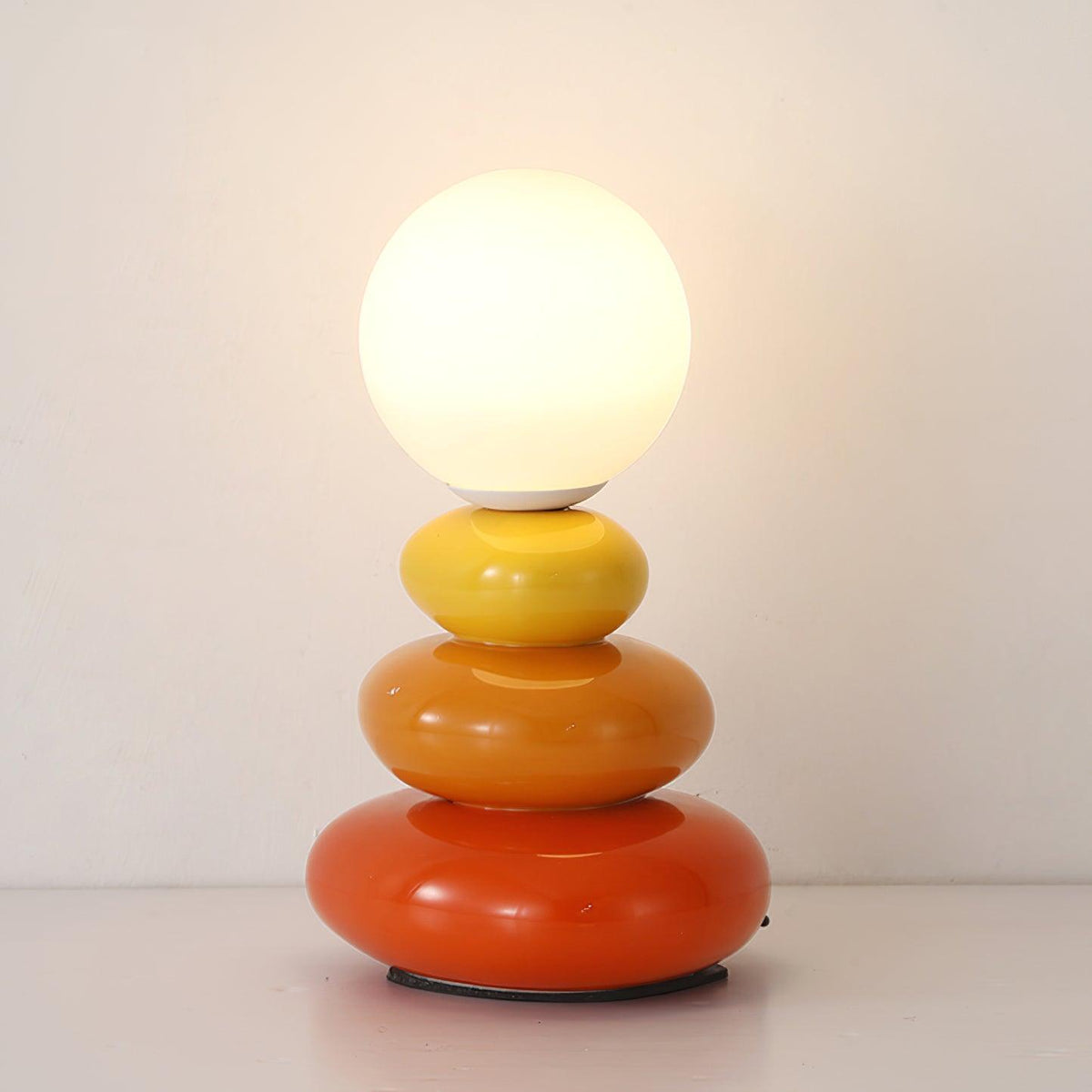 Devenu lekfull bordslampa i keramik