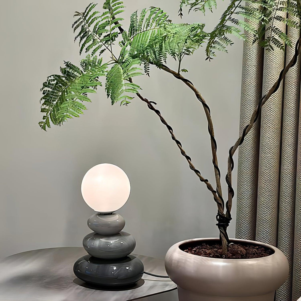 Devenu lekfull bordslampa i keramik