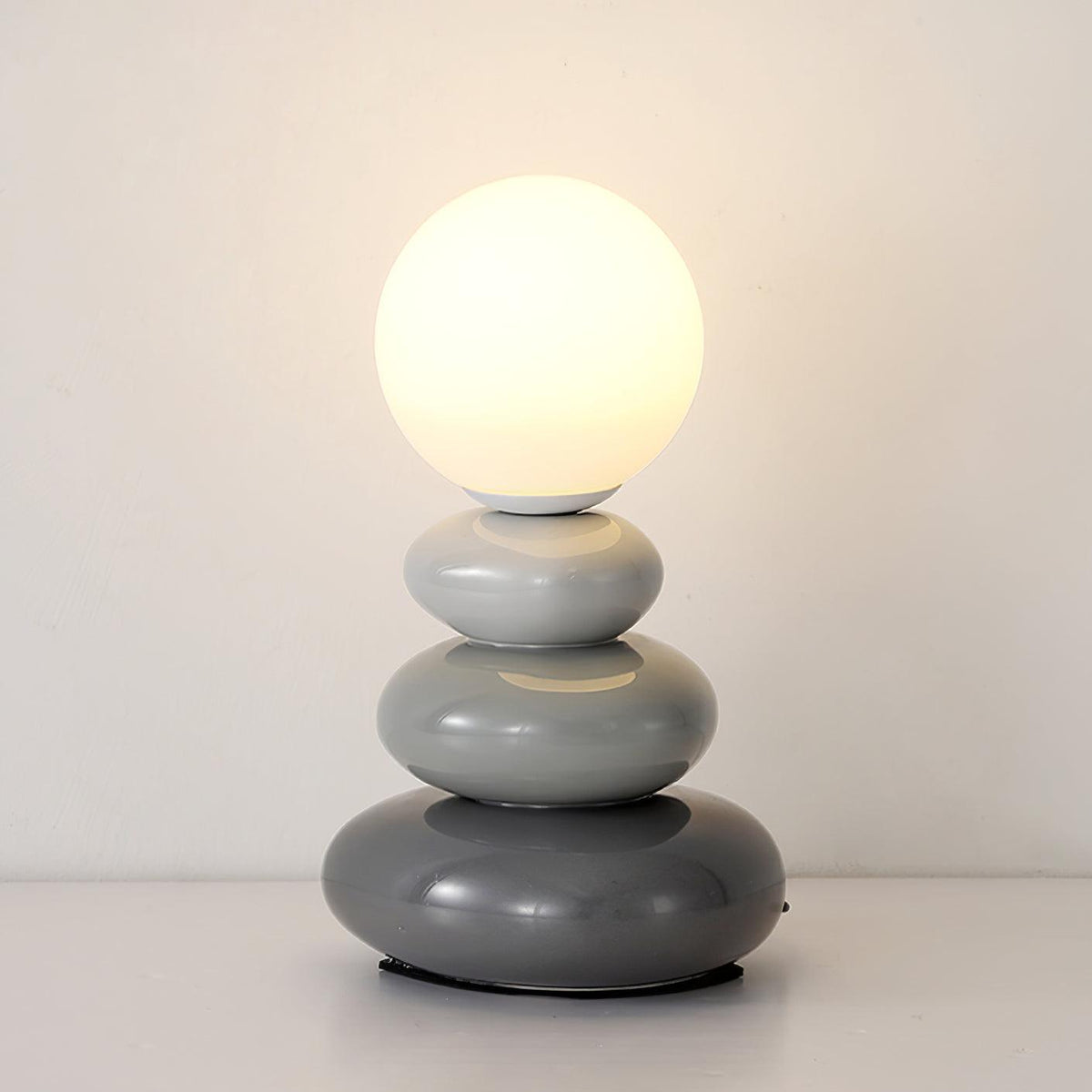 Devenu lekfull bordslampa i keramik