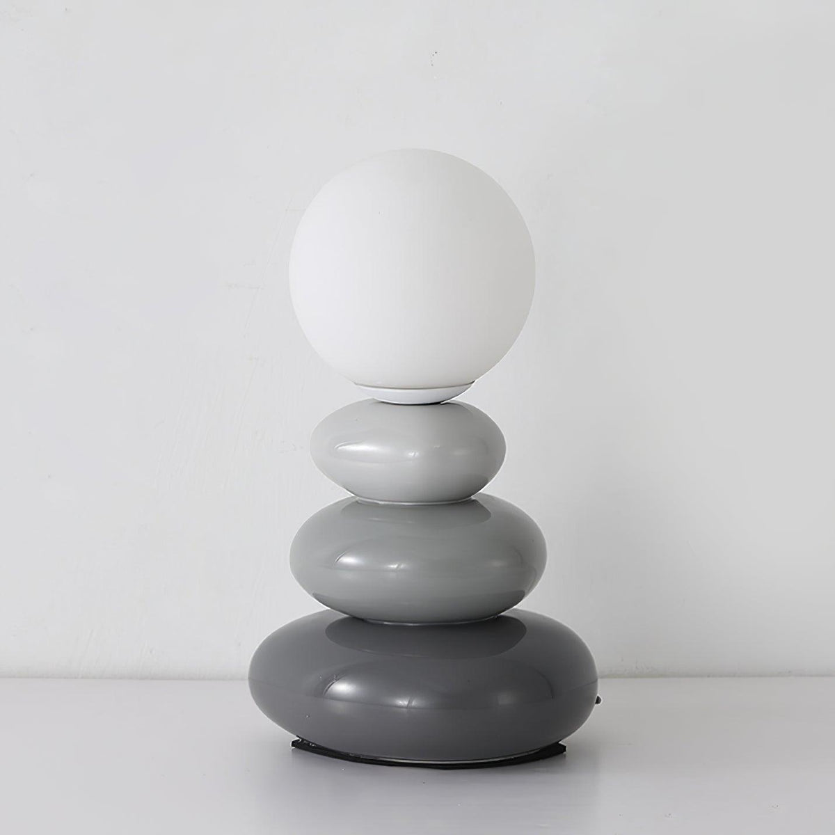 Devenu lekfull bordslampa i keramik