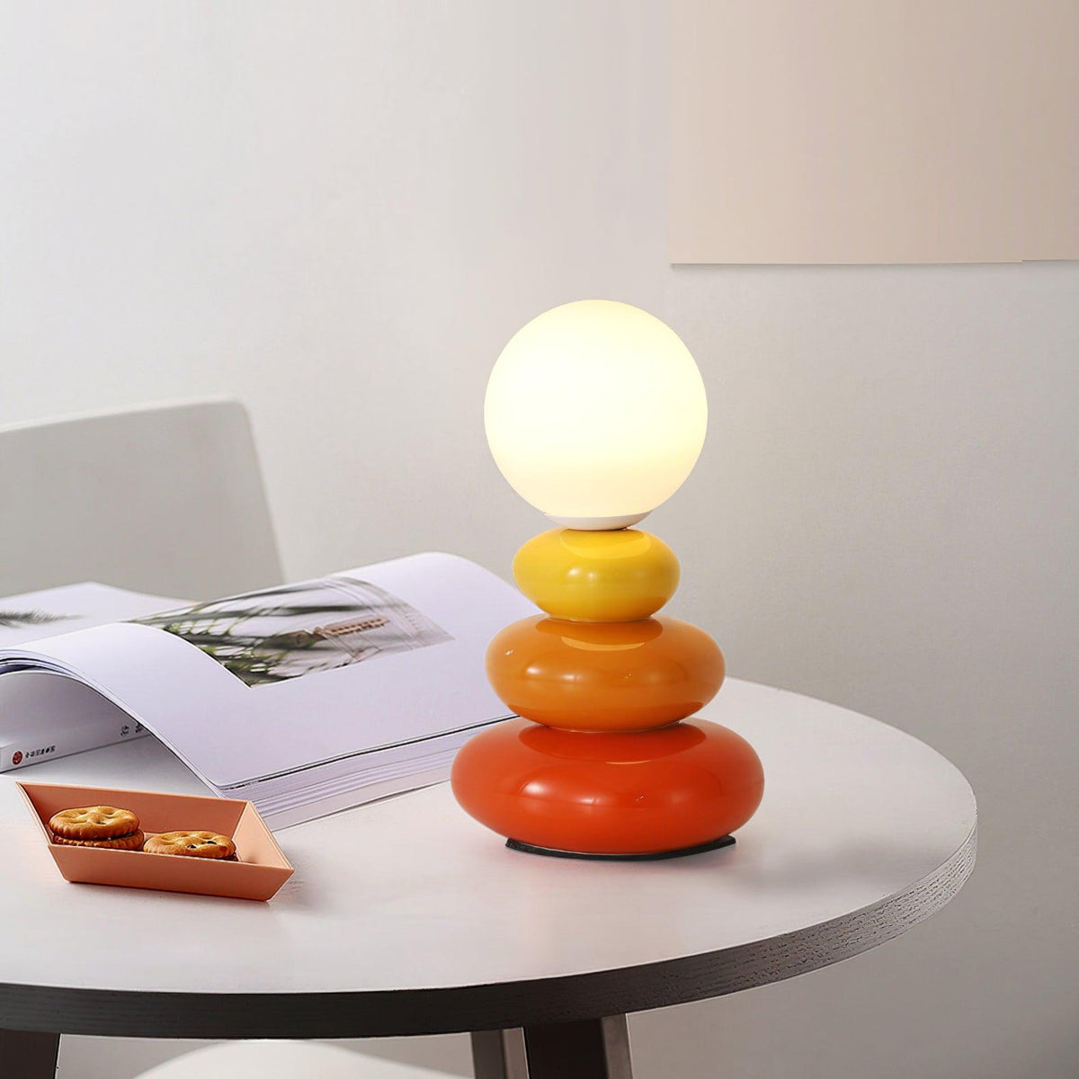 Devenu lekfull bordslampa i keramik