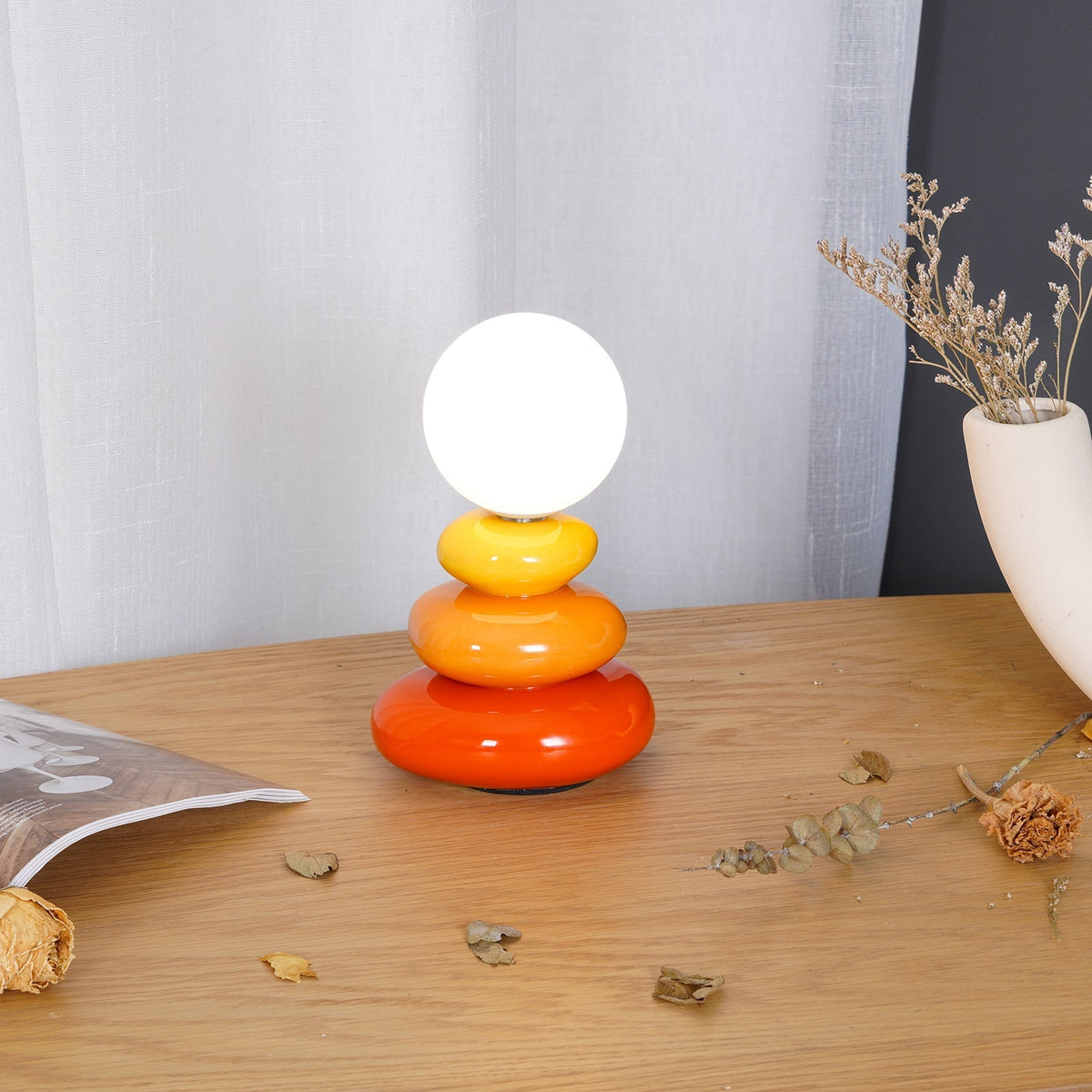 Devenu lekfull bordslampa i keramik