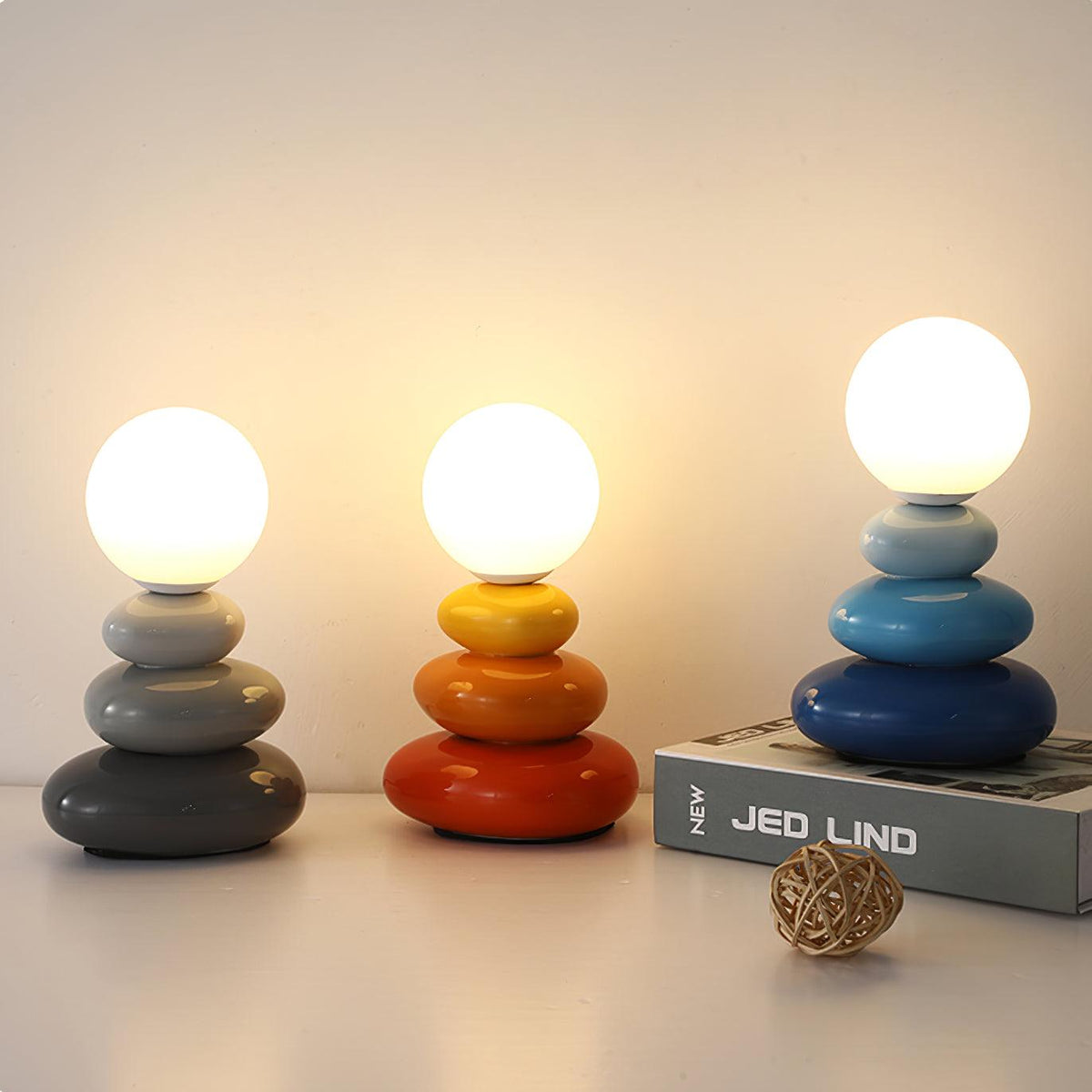 Devenu lekfull bordslampa i keramik