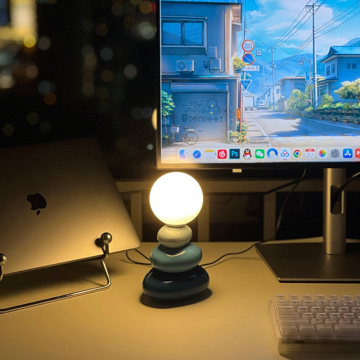 Devenu lekfull bordslampa i keramik