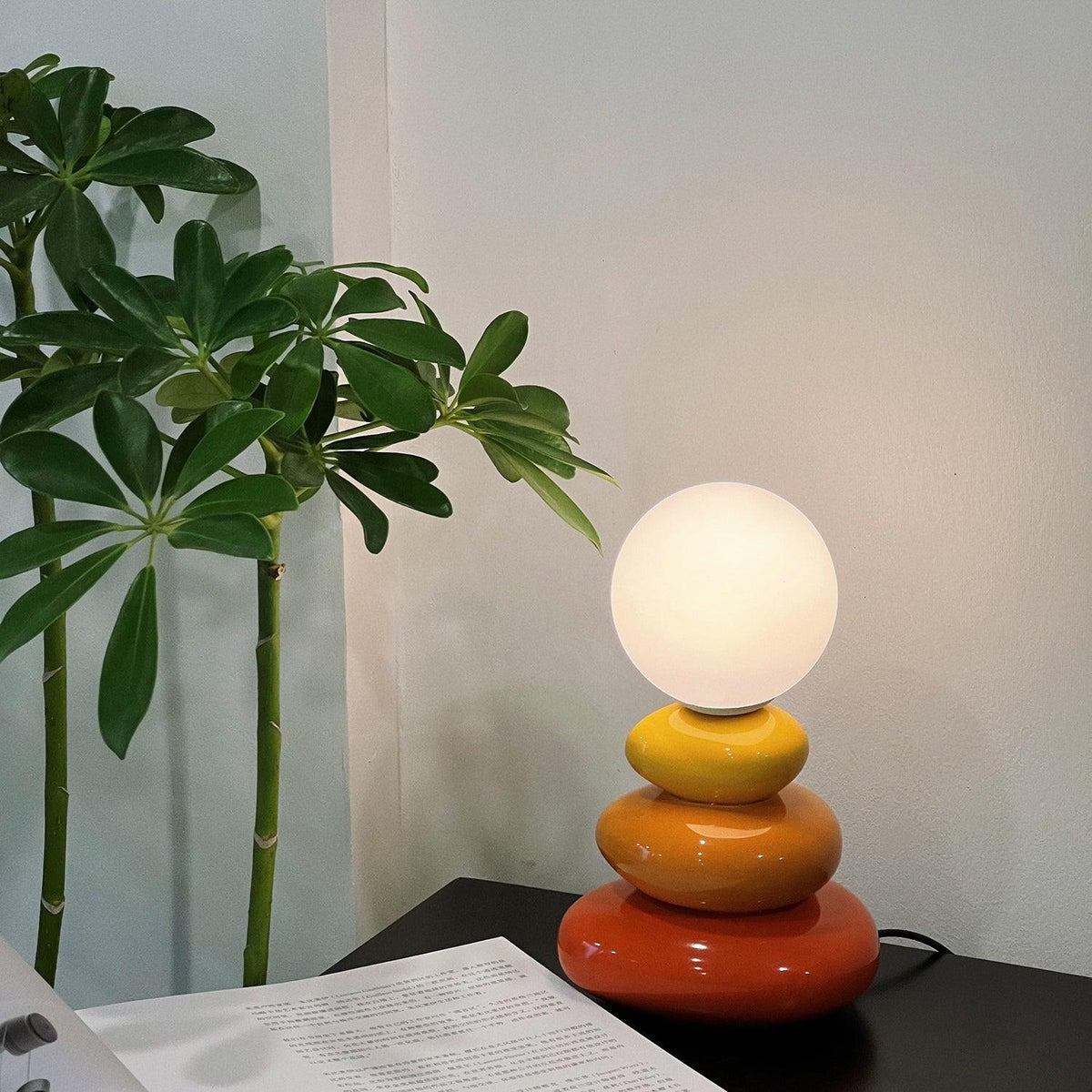 Devenu lekfull bordslampa i keramik
