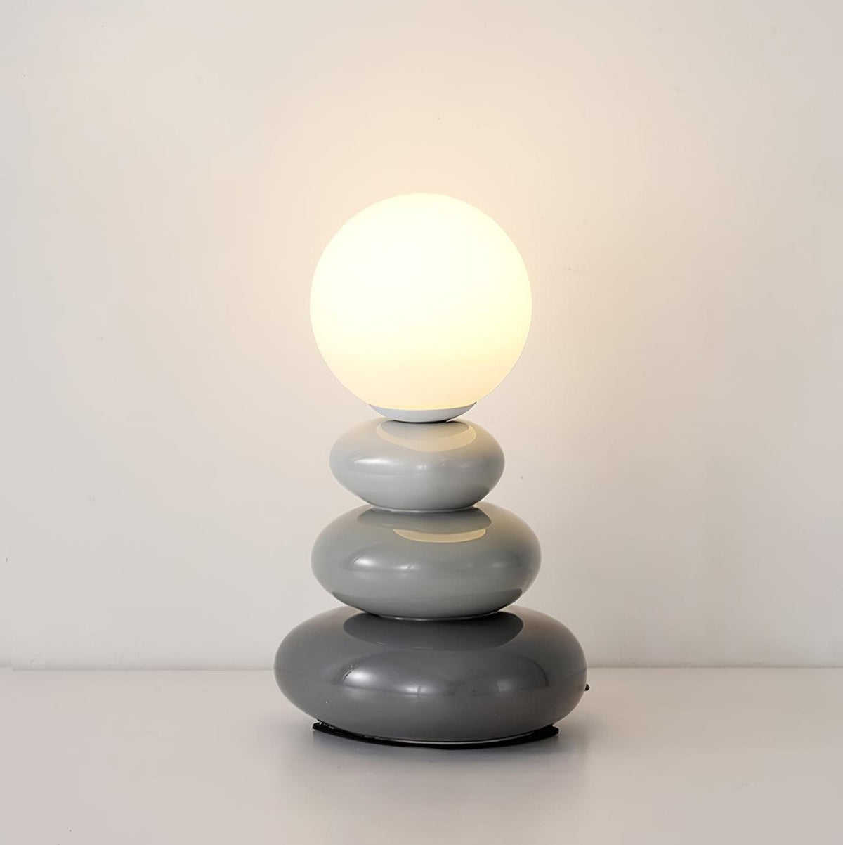 Devenu lekfull bordslampa i keramik