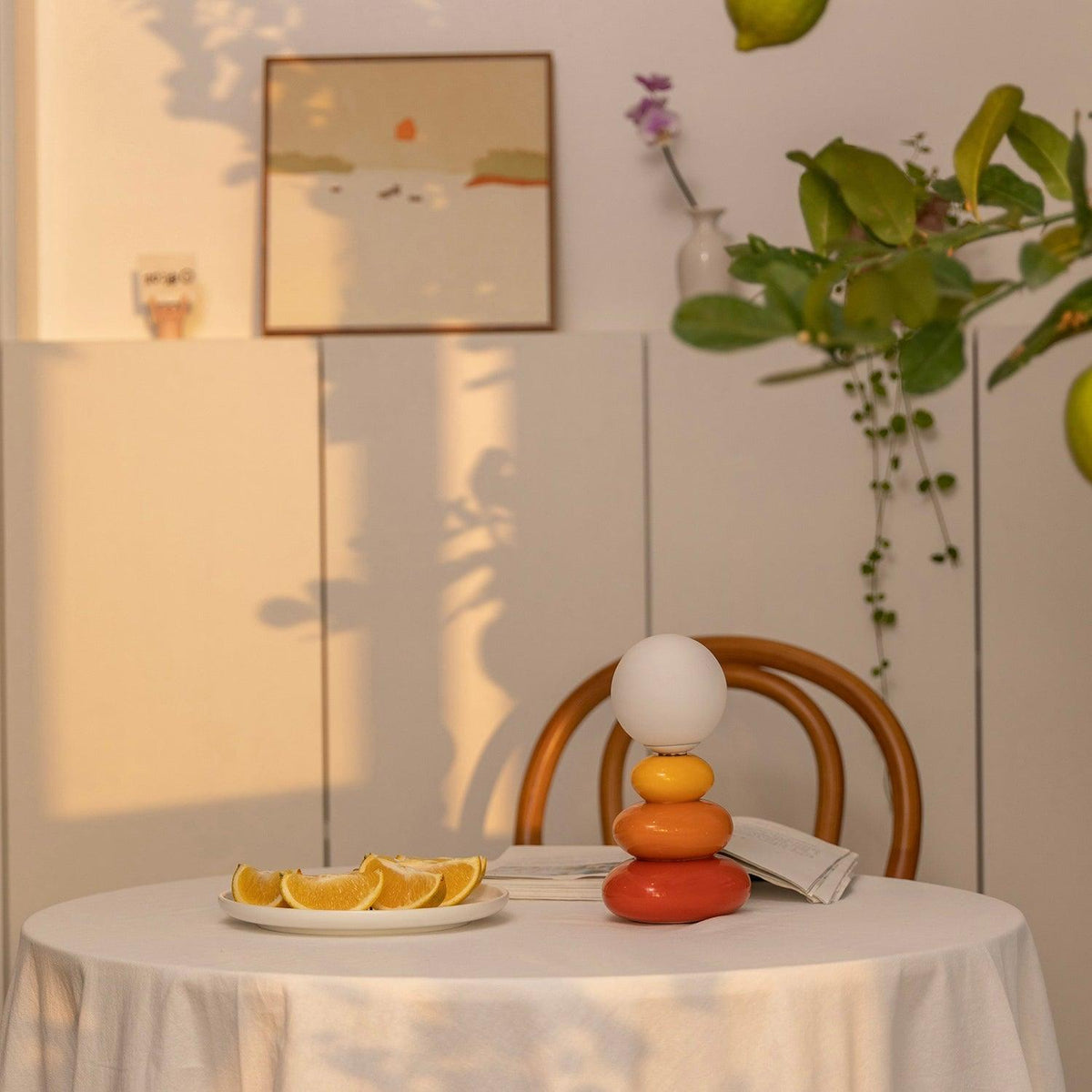 Devenu lekfull bordslampa i keramik