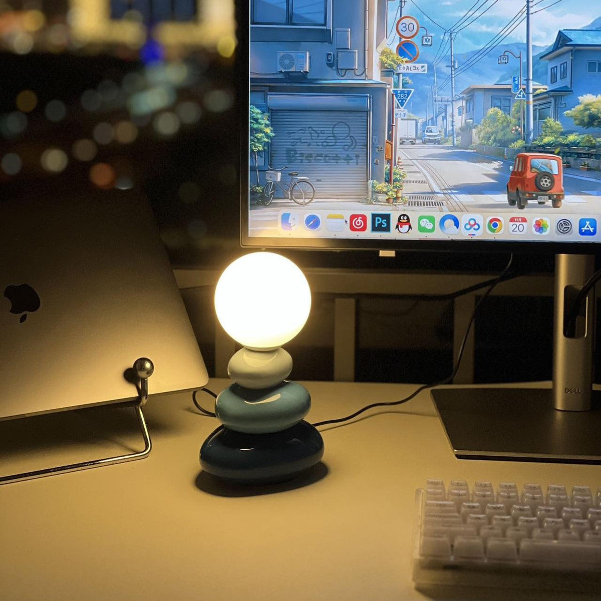 Devenu lekfull bordslampa i keramik