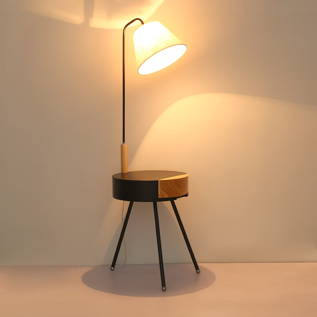 Lumo-gulvlampe i stof med treben