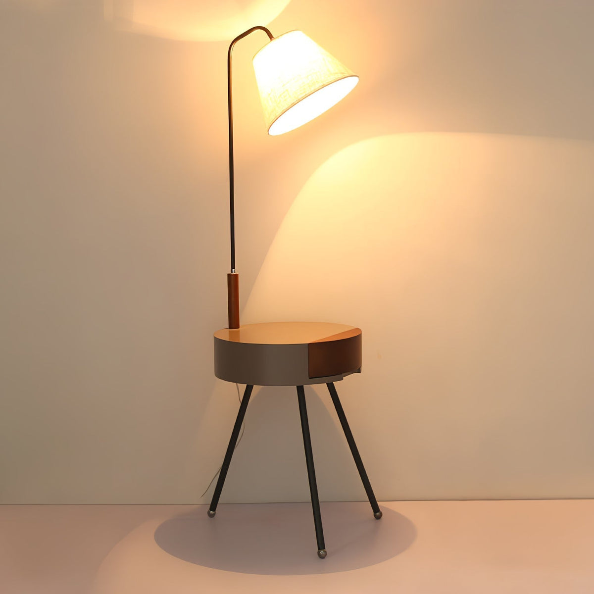 Lumo-gulvlampe i stof med treben