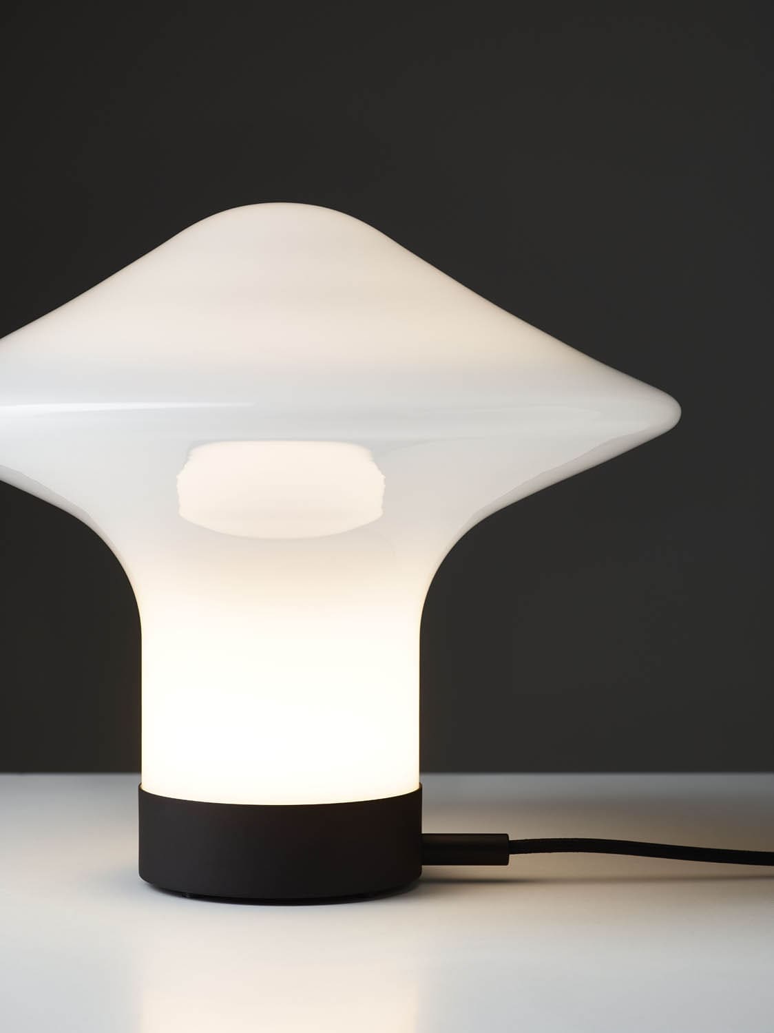 Taura moderne bordlampe