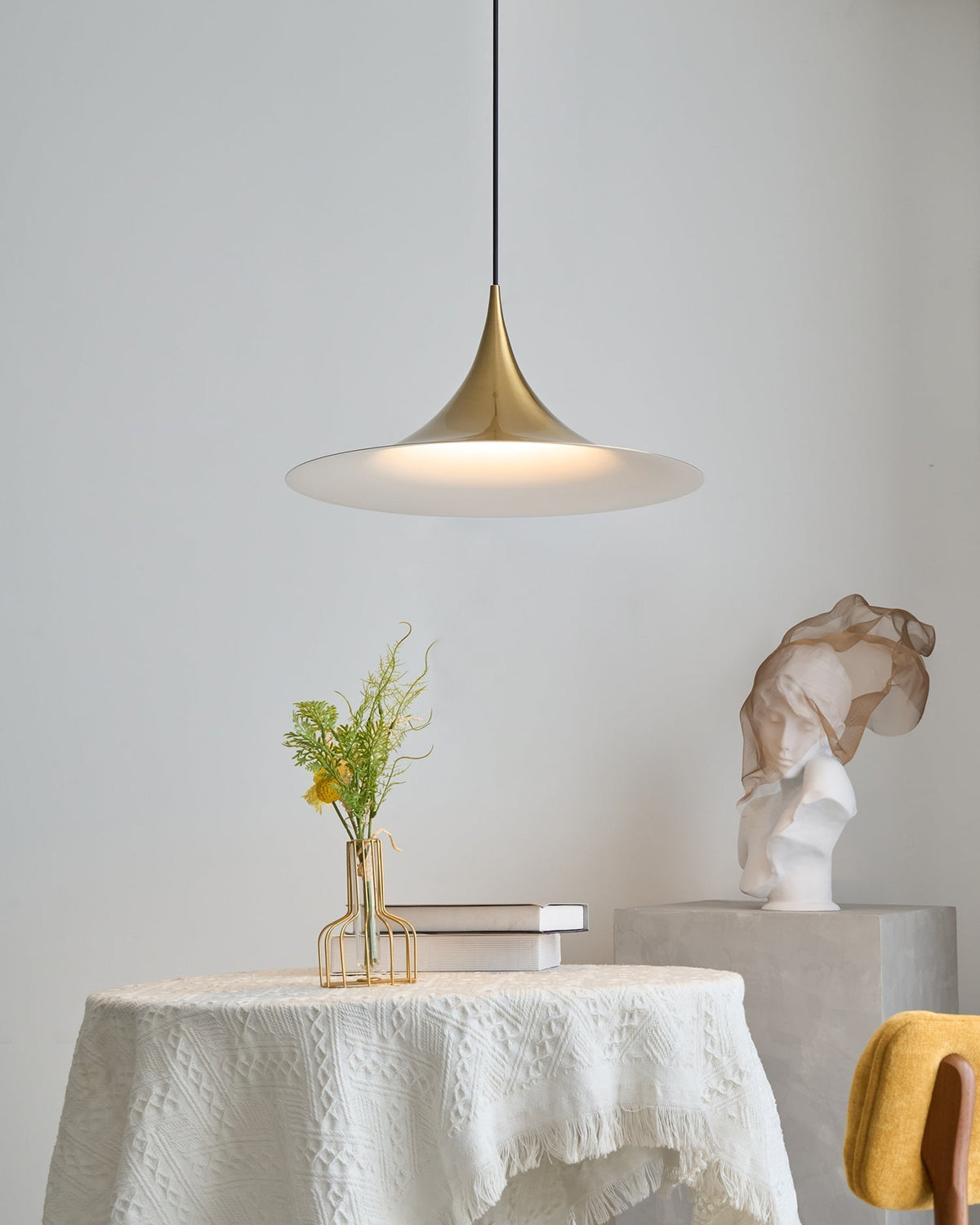 Candeeiro suspenso escultural de aço Valerira