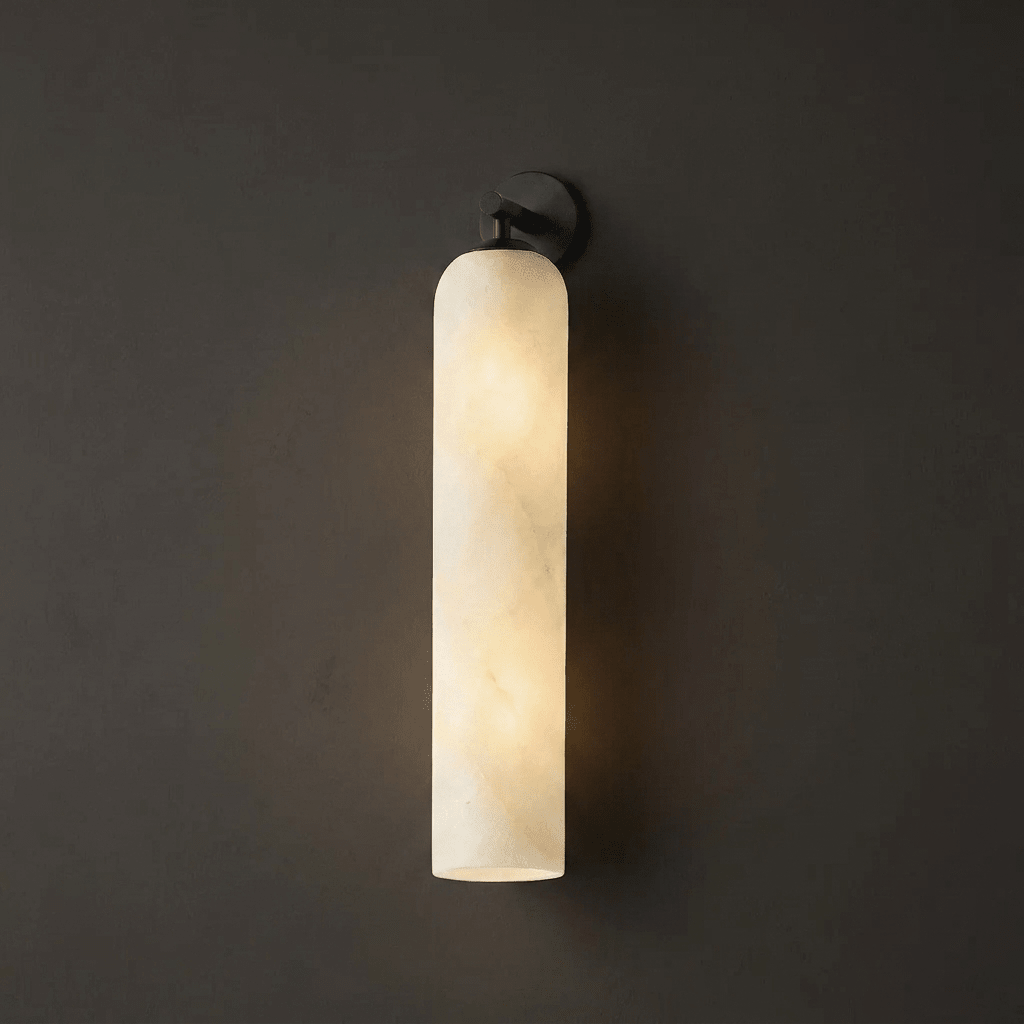 Rörformad vägglampa i alabaster