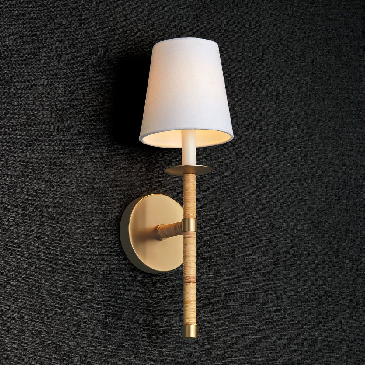 Aveninielle vägglampa