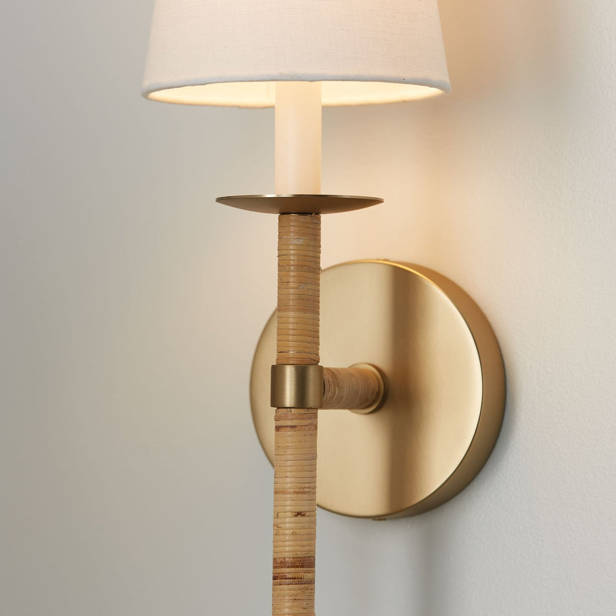 Aveninielle vägglampa