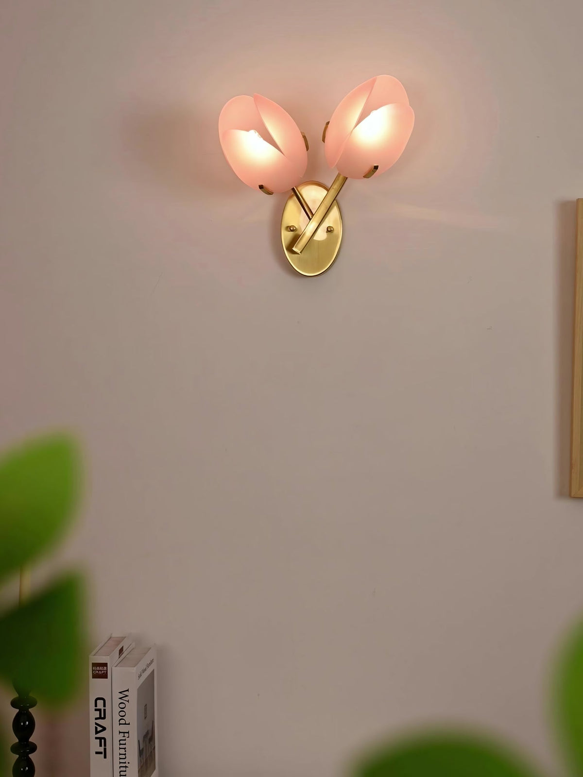 Jovell nordisk konstnärlig vägglampa i form av en blomma av glas