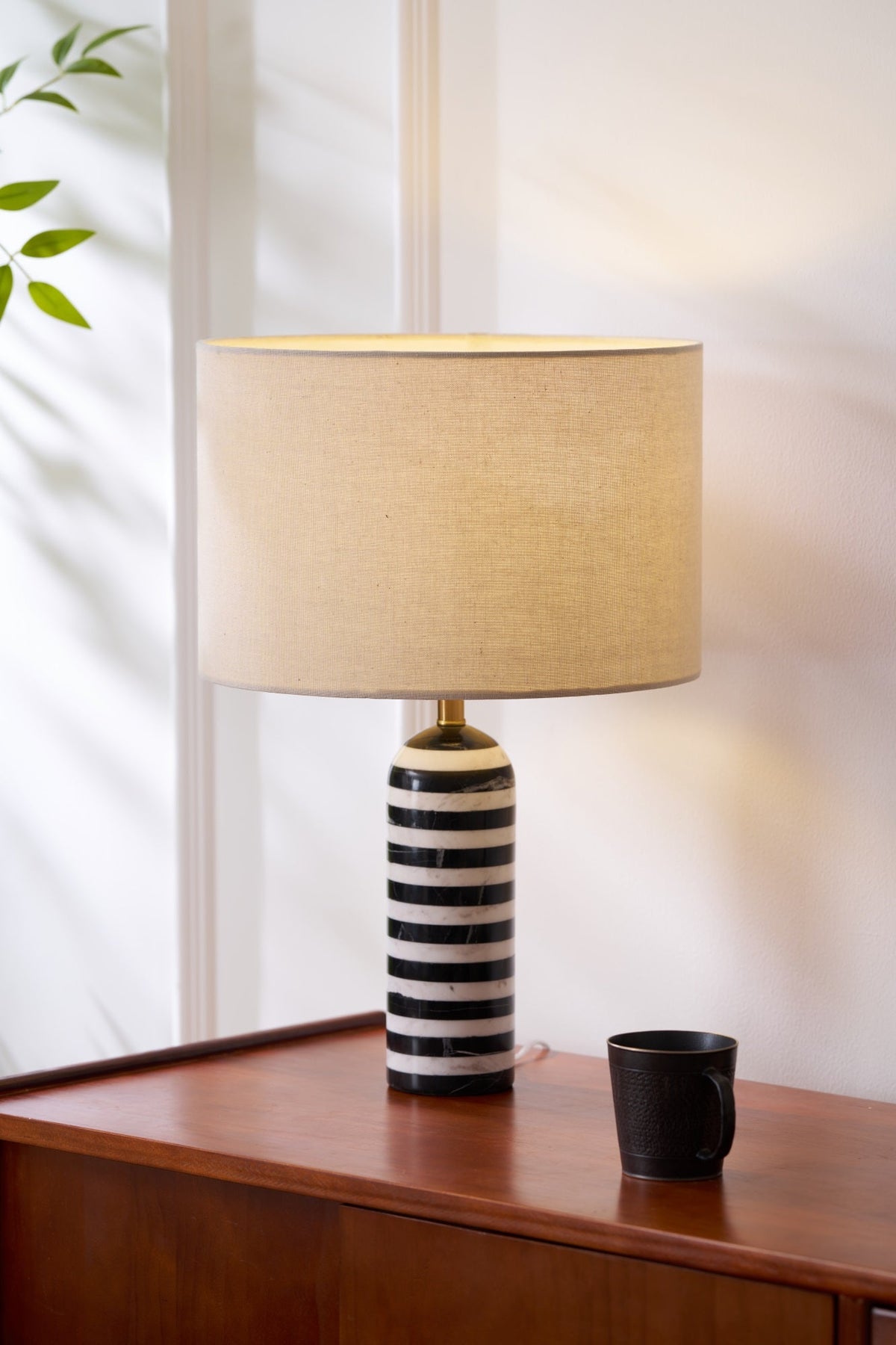 Avery moderne bordlampe