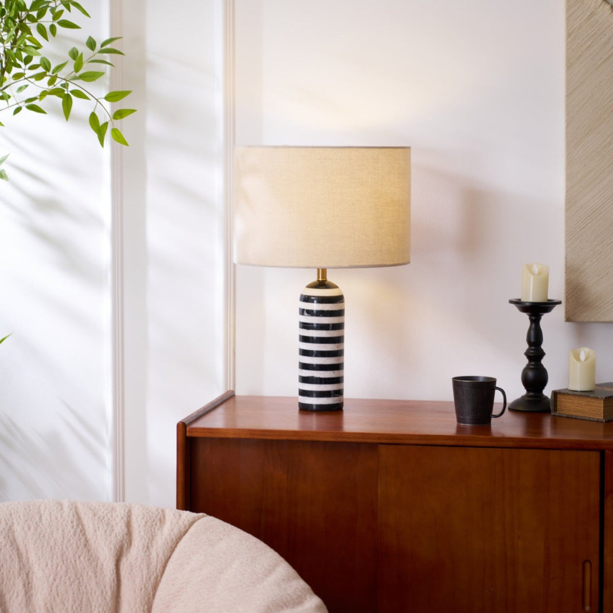 Avery moderne bordlampe