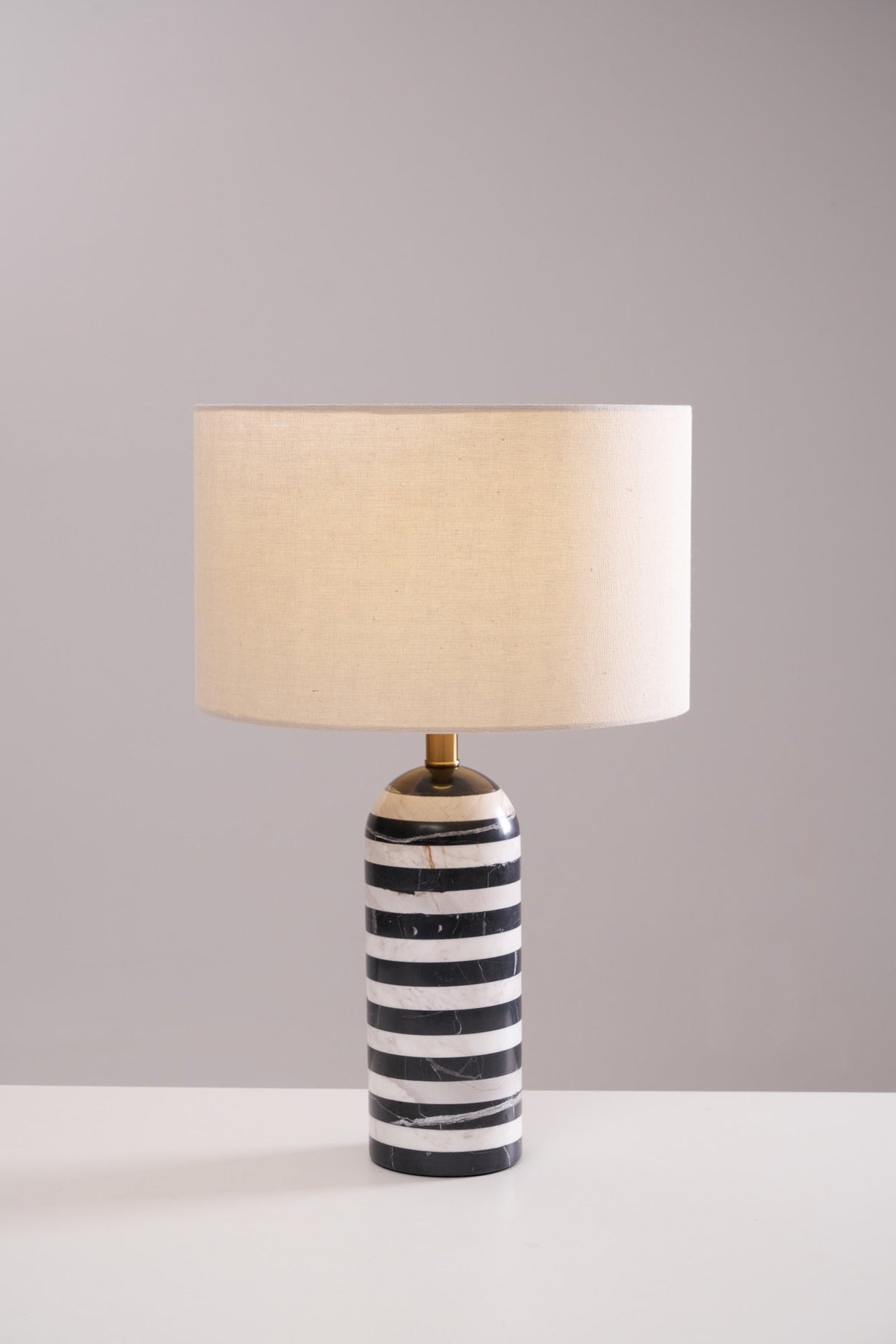 Avery moderne bordlampe