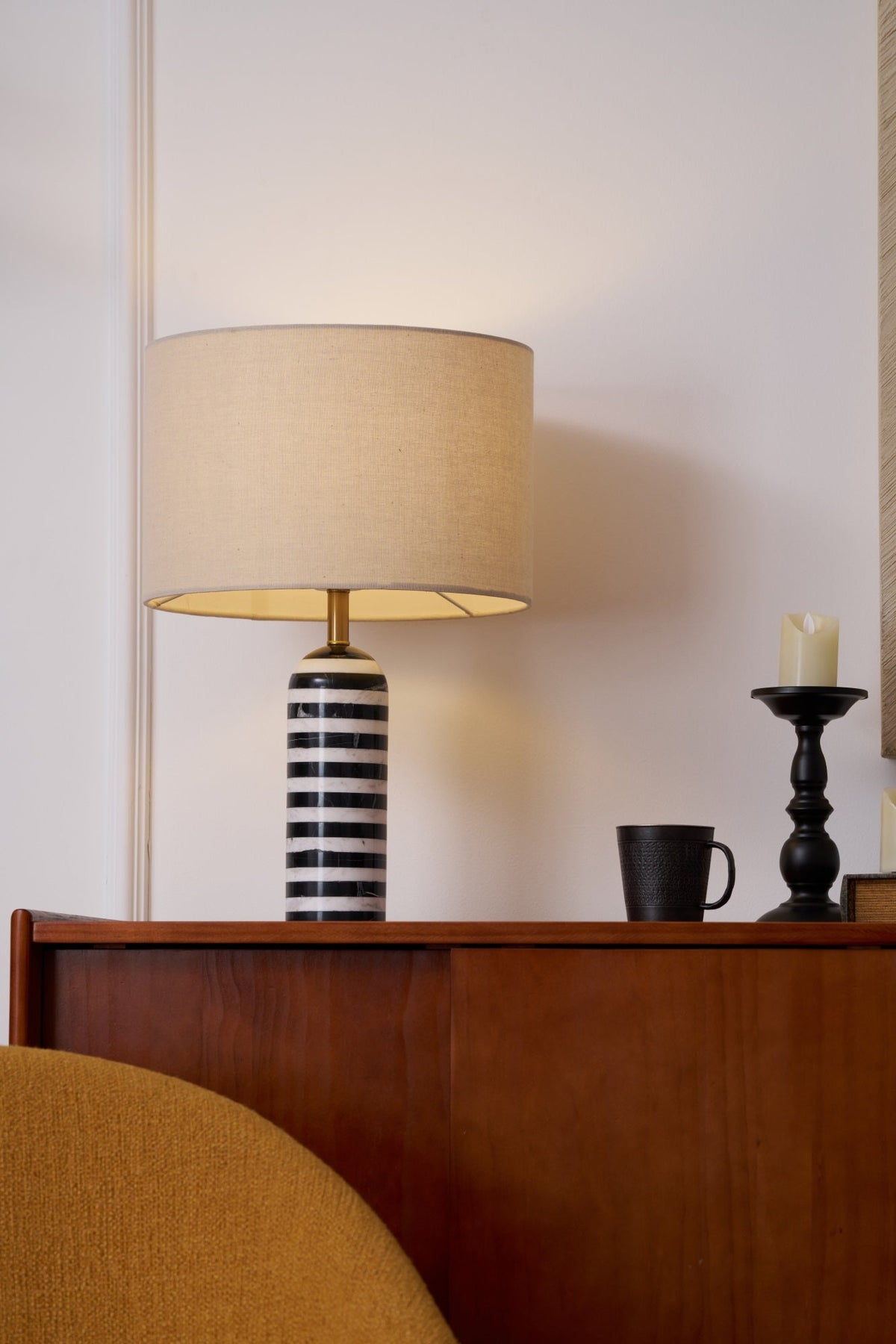Avery moderne bordlampe