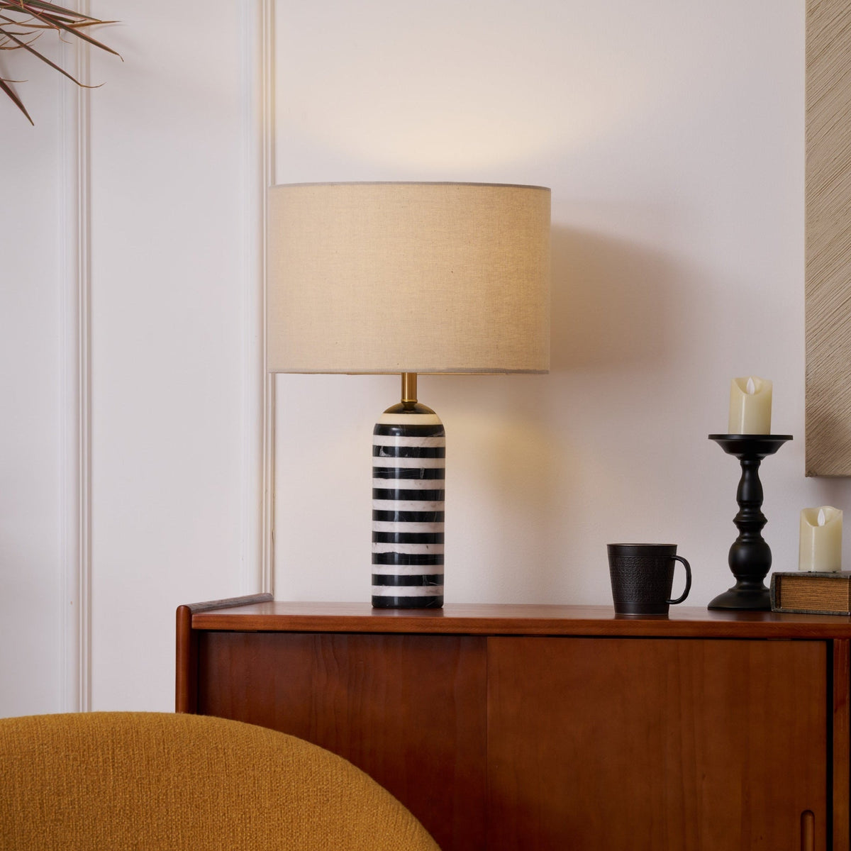Avery moderne bordlampe